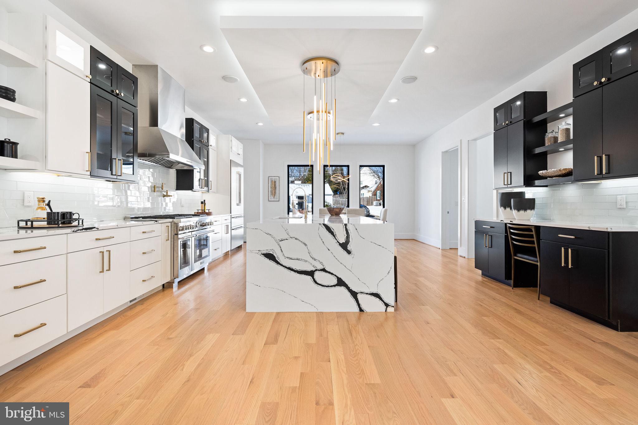 CHURCHILL SQUARE - Residential