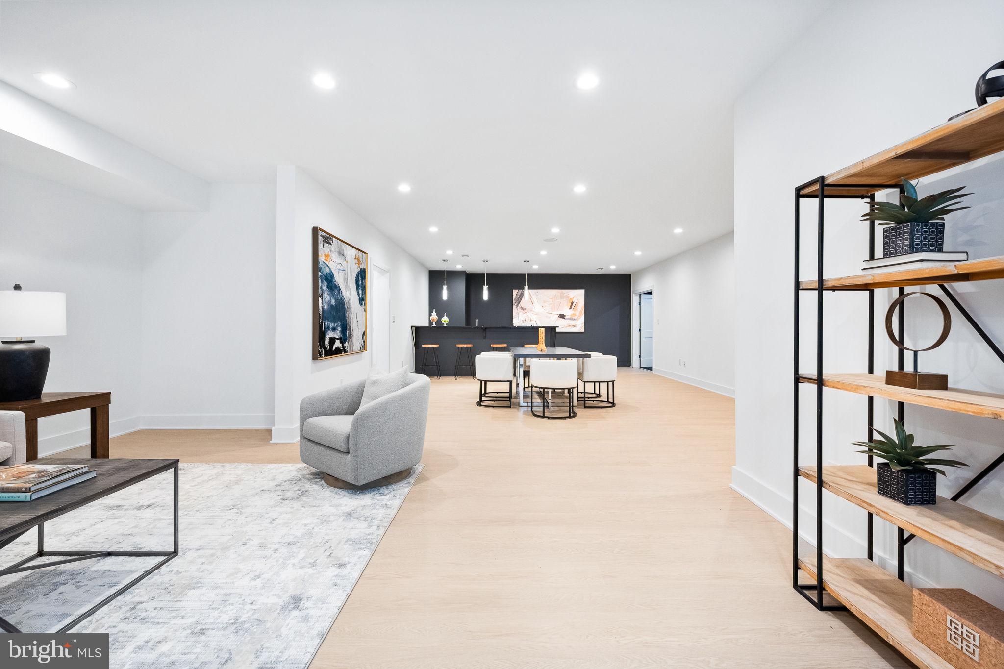 CHURCHILL SQUARE - Residential