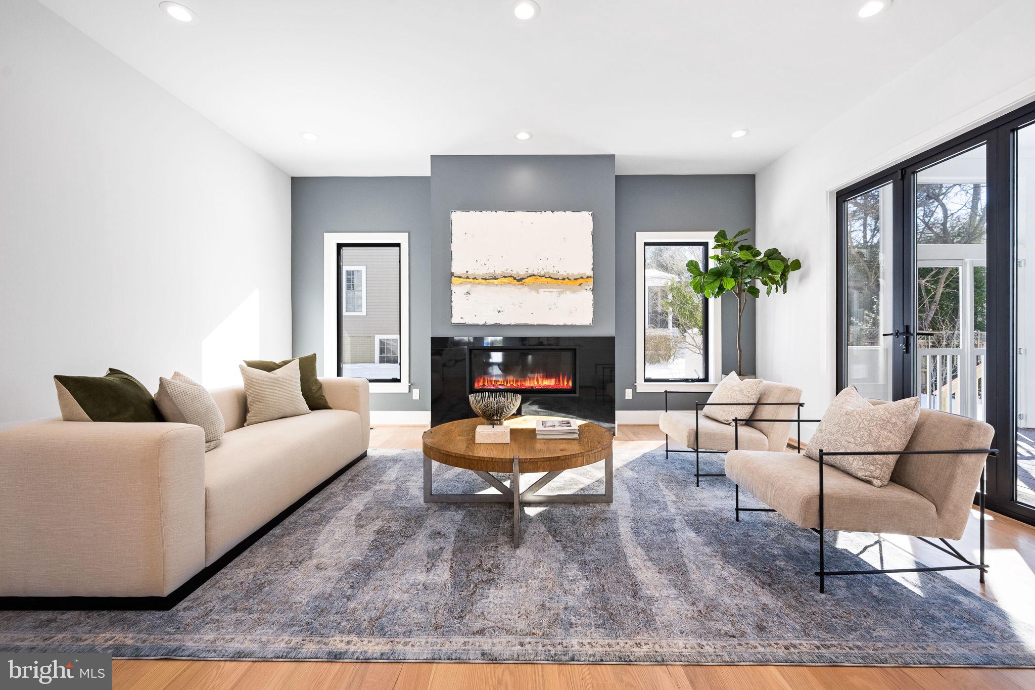 CHURCHILL SQUARE - Residential