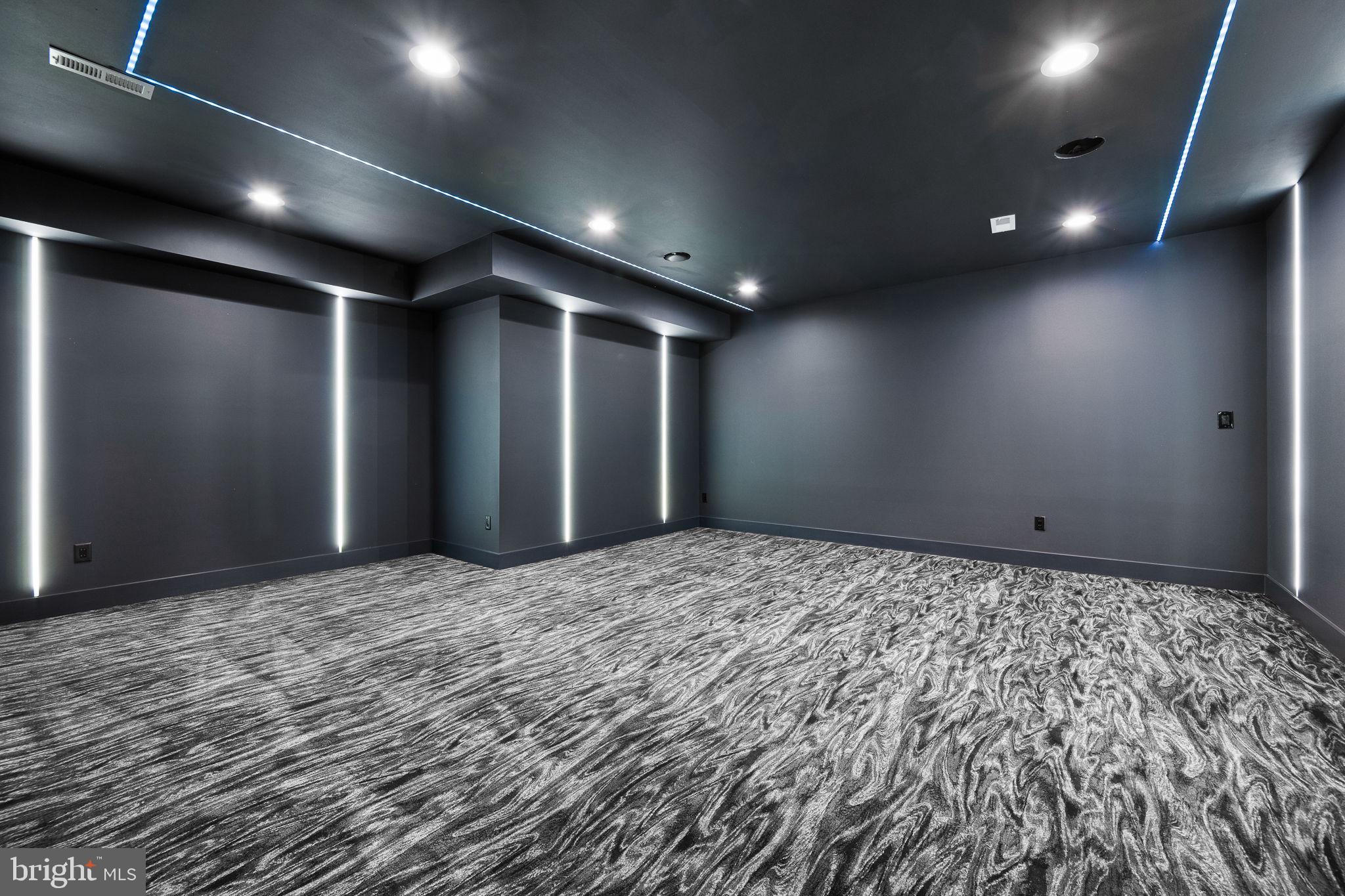 CHURCHILL SQUARE - Residential