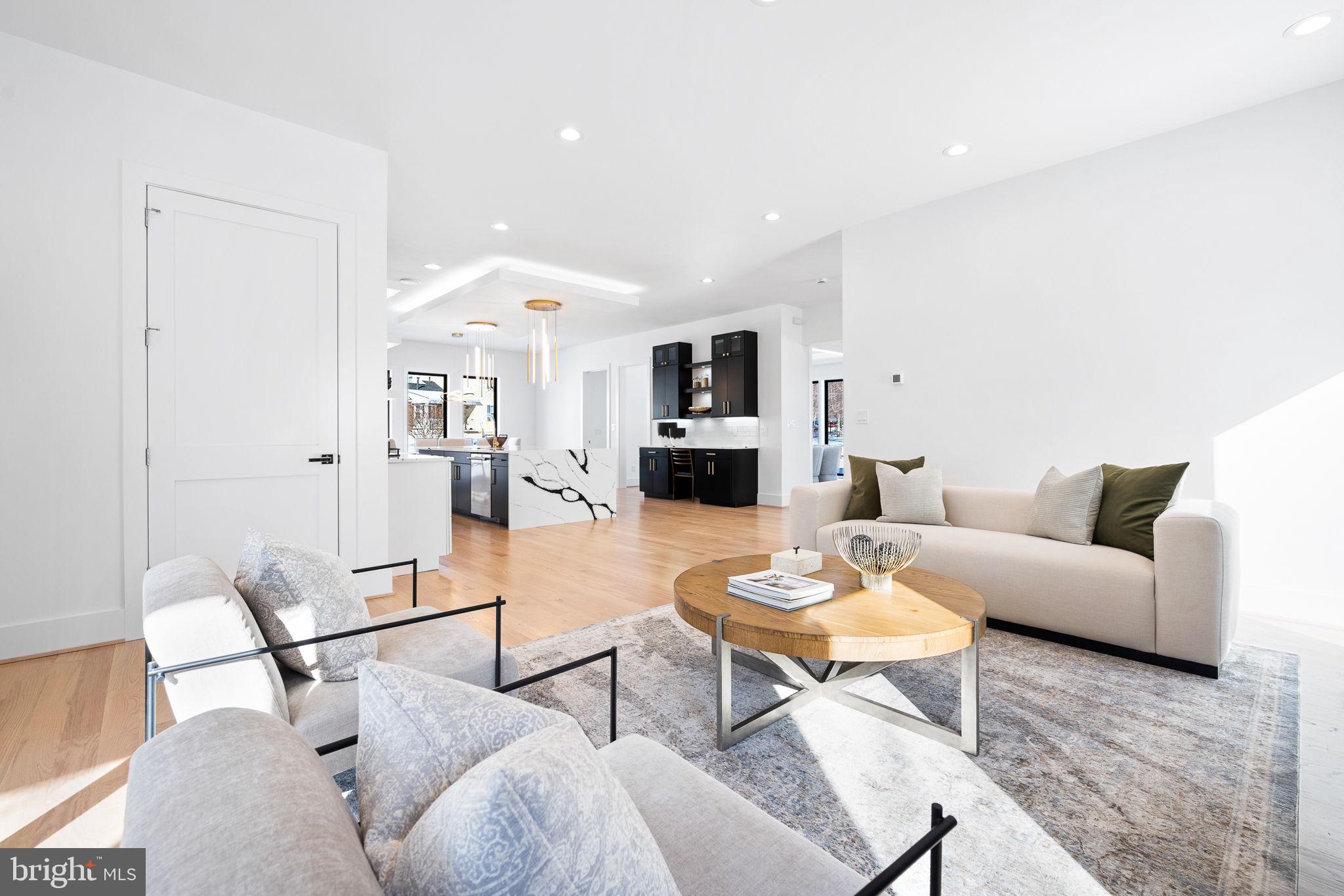 CHURCHILL SQUARE - Residential