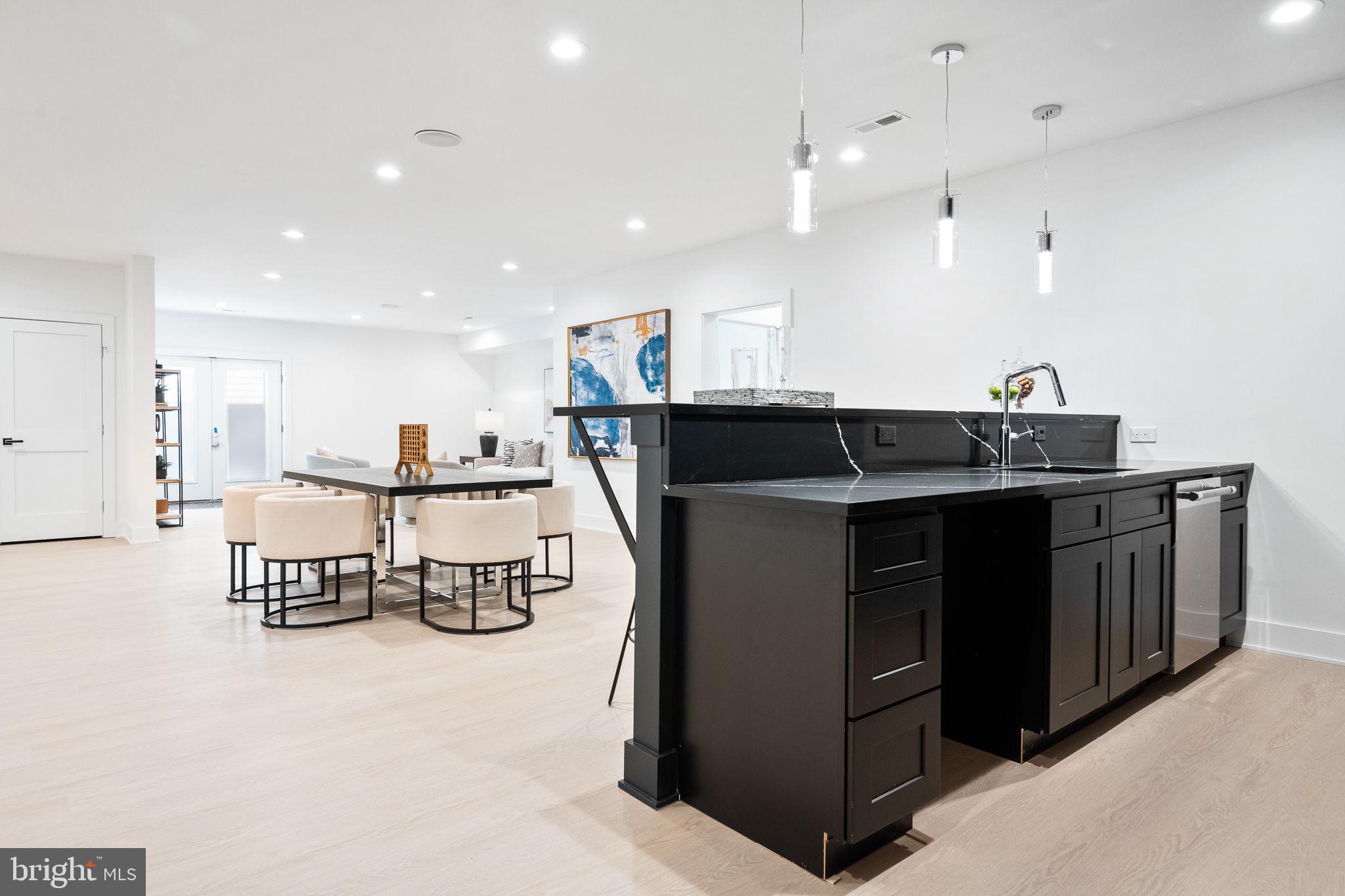 CHURCHILL SQUARE - Residential