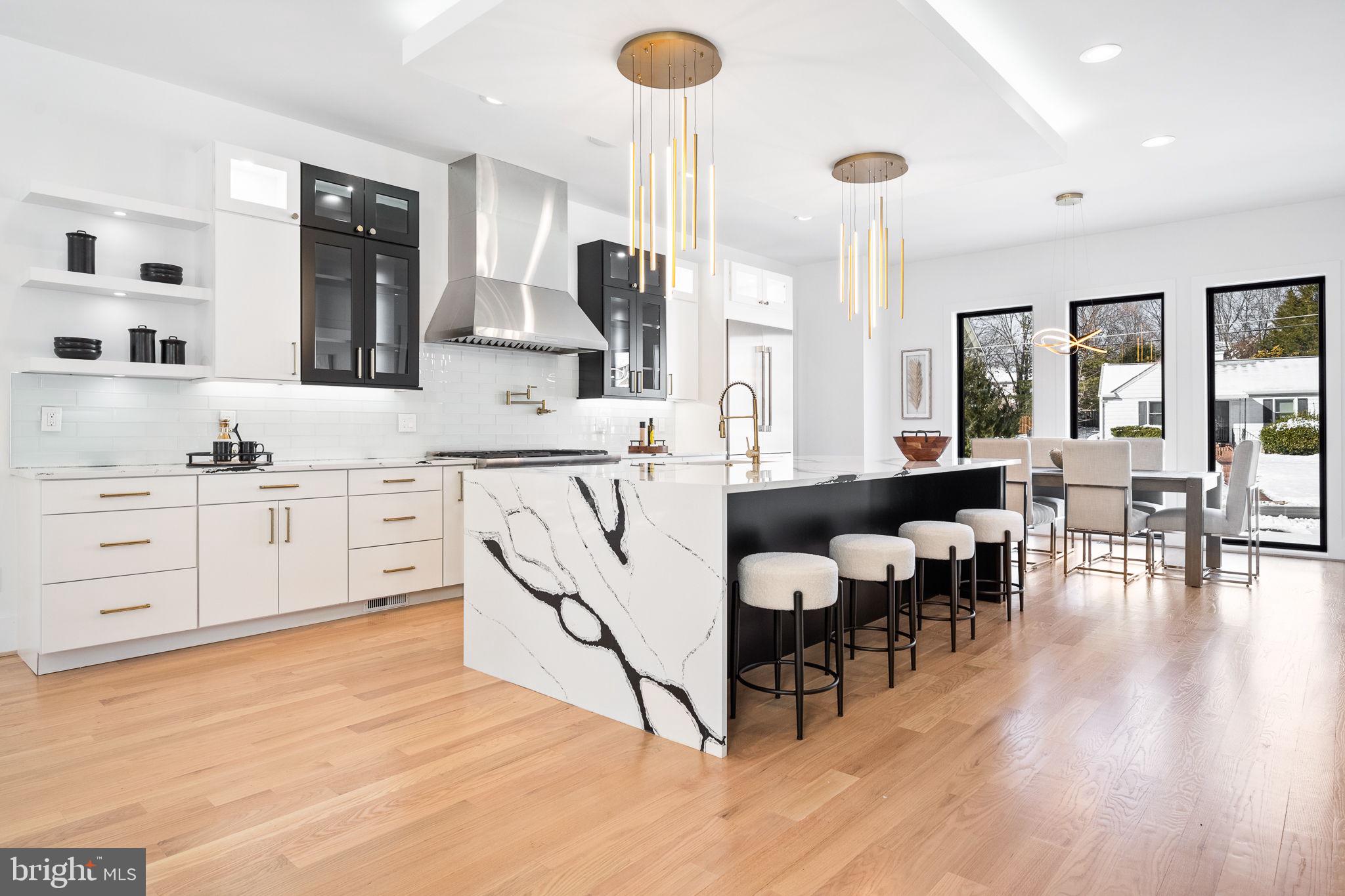 CHURCHILL SQUARE - Residential