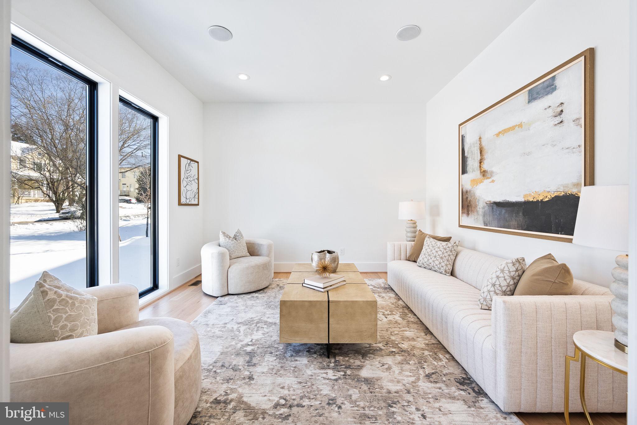 CHURCHILL SQUARE - Residential