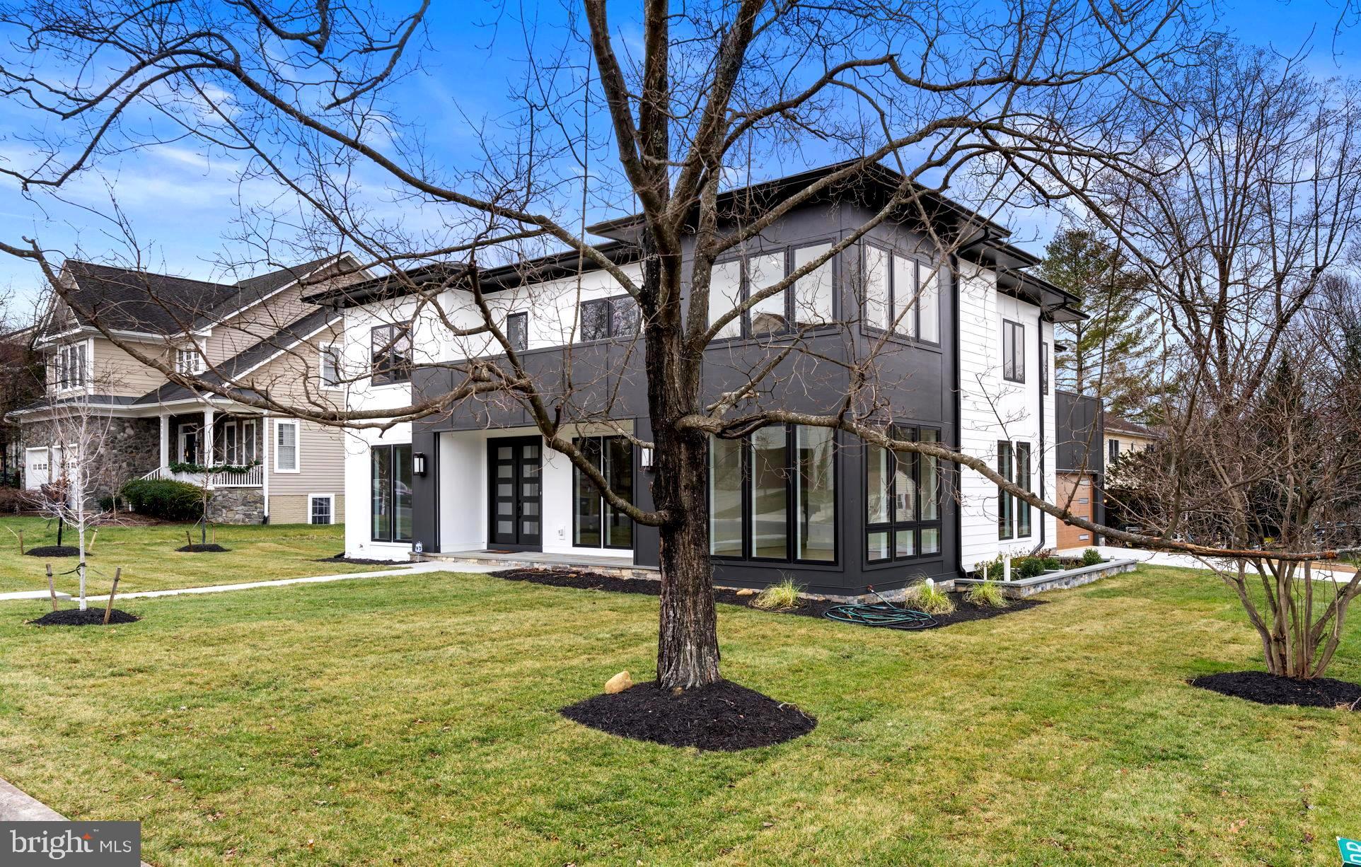 CHURCHILL SQUARE - Residential