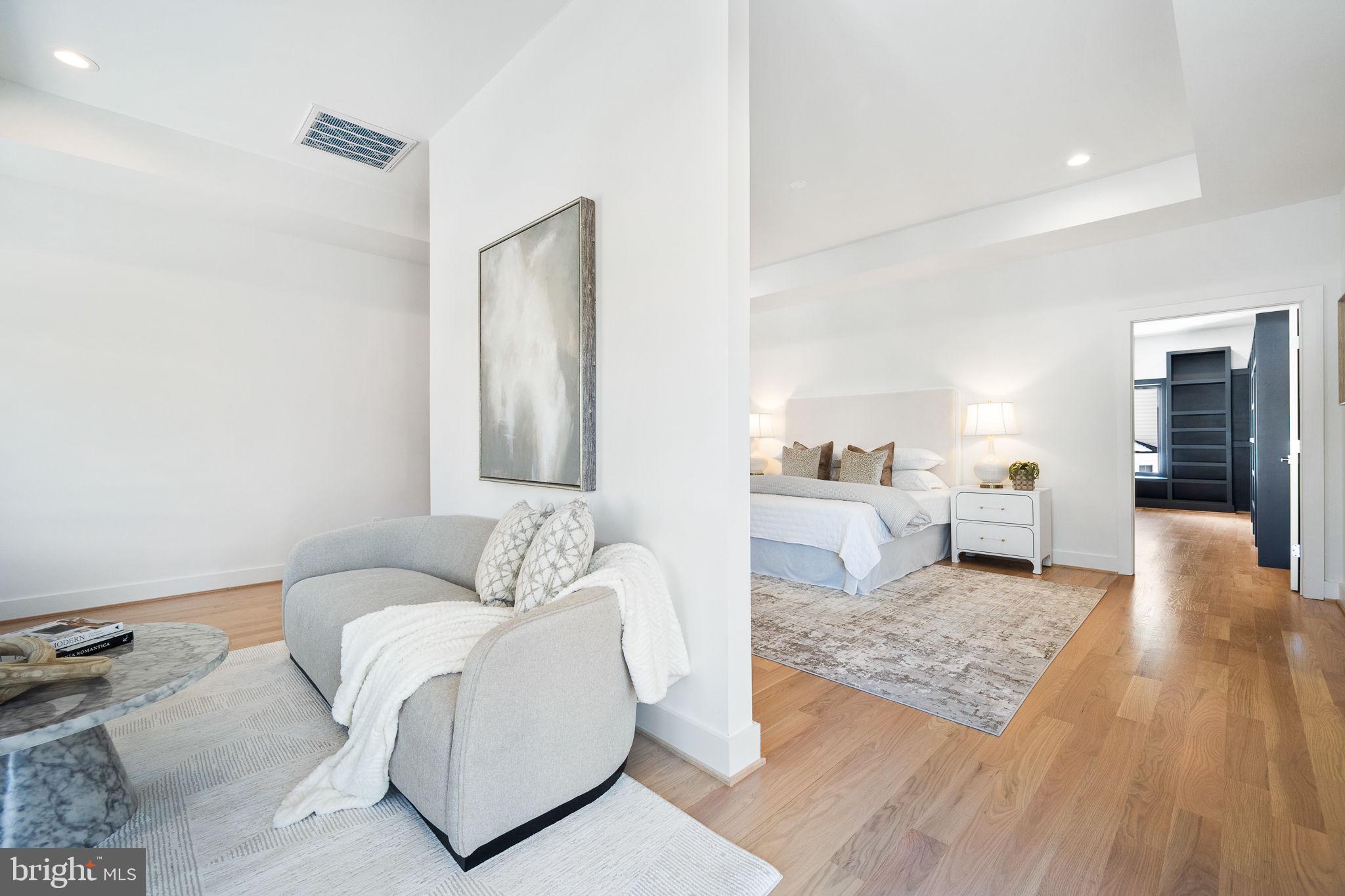 CHURCHILL SQUARE - Residential