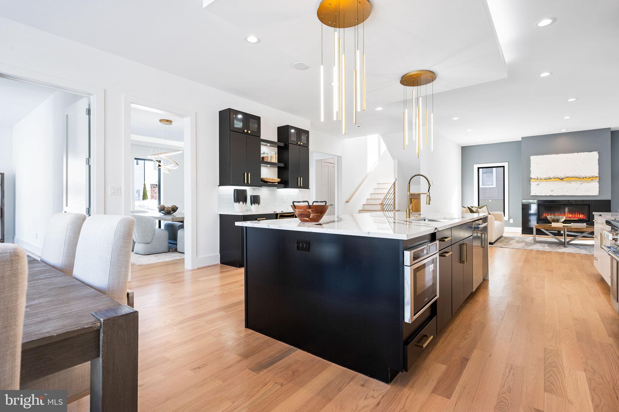 CHURCHILL SQUARE - Residential