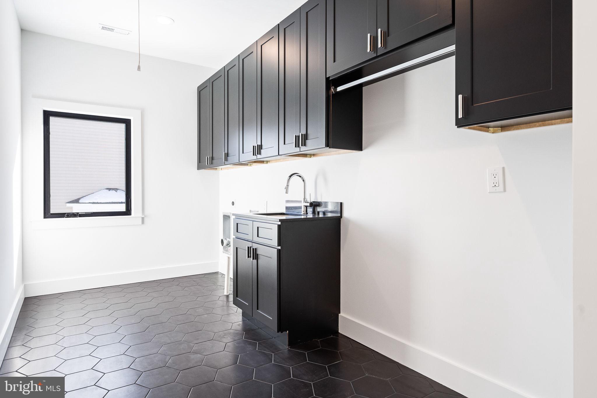 CHURCHILL SQUARE - Residential