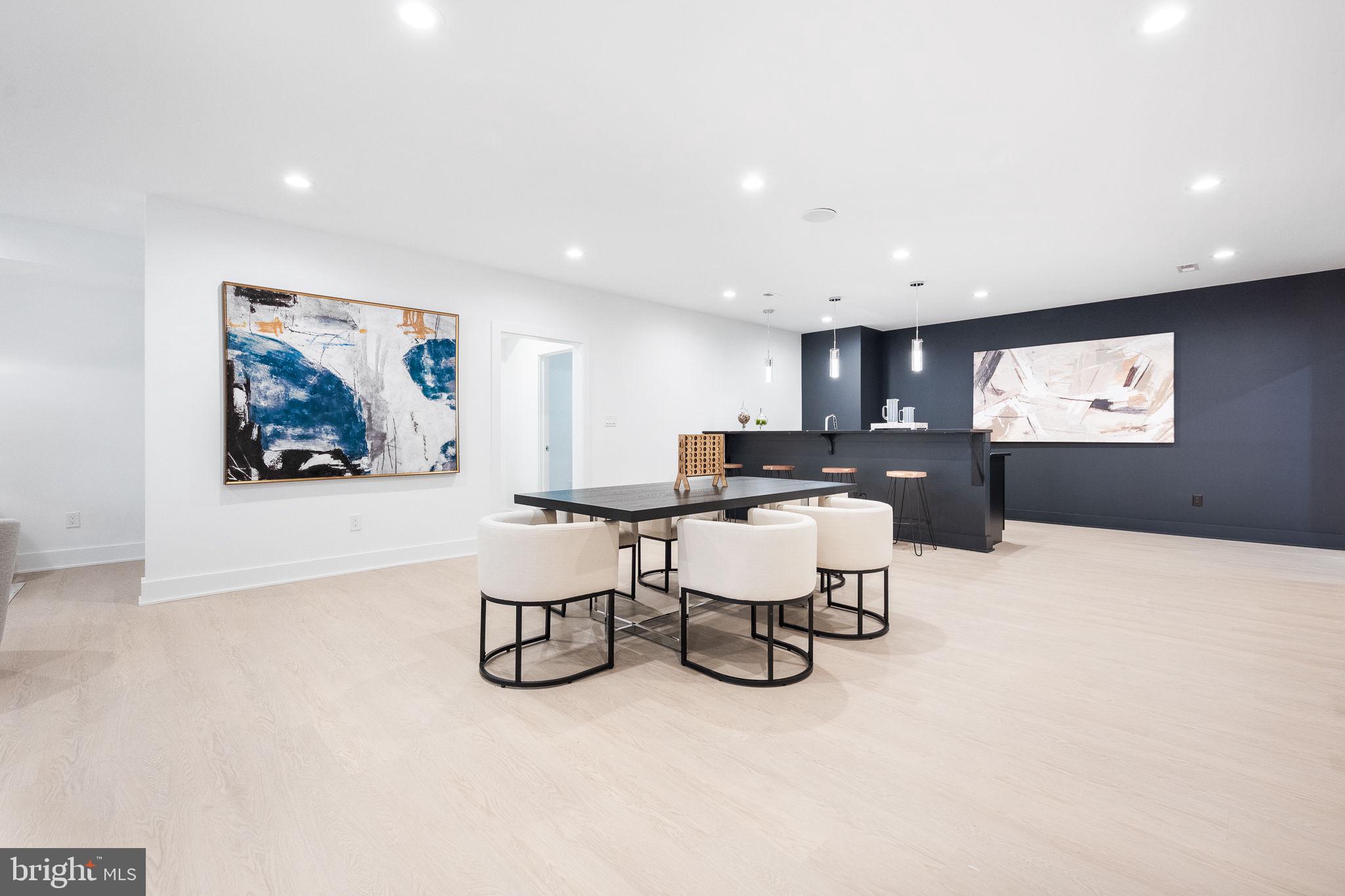 CHURCHILL SQUARE - Residential