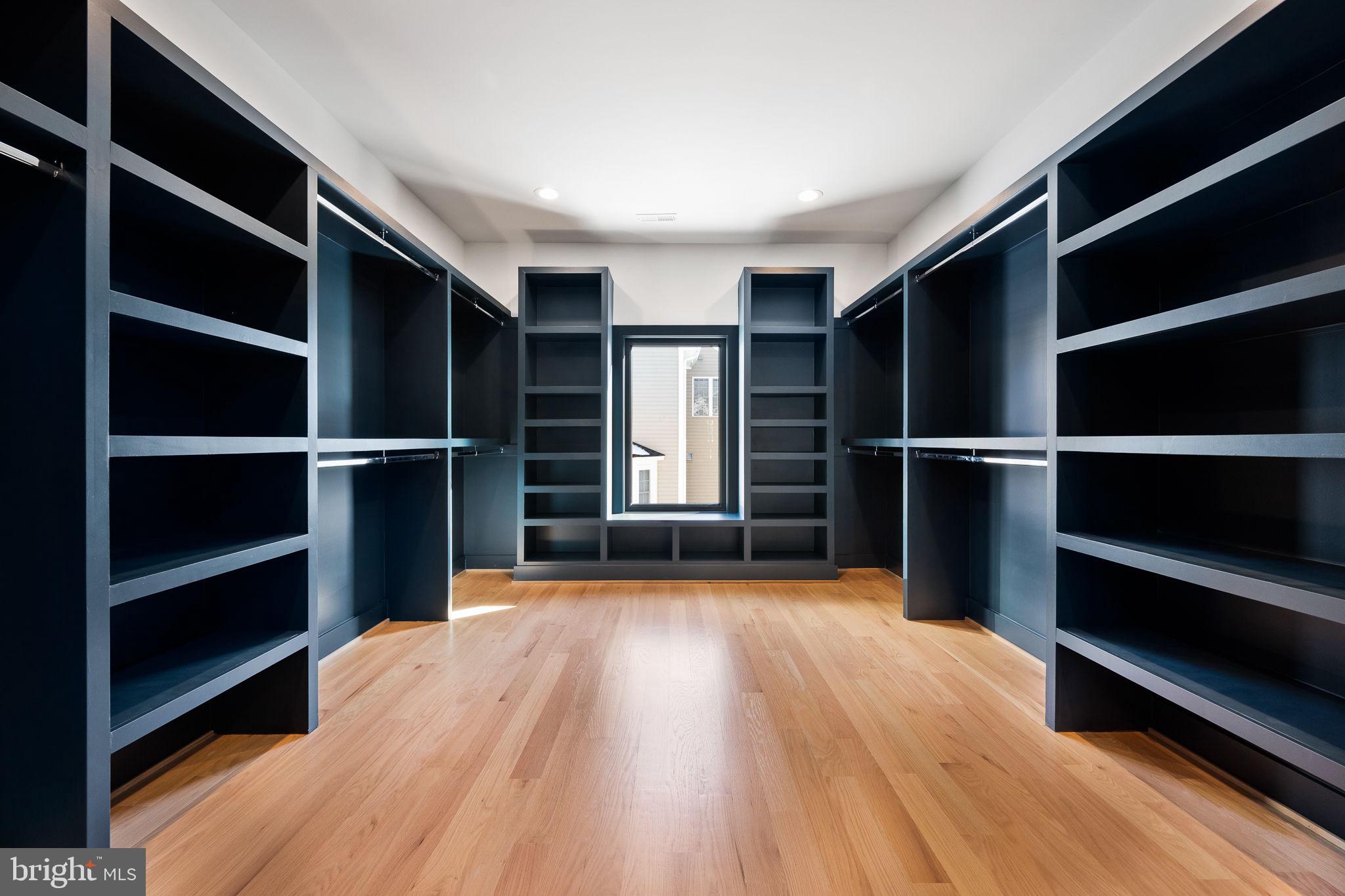 CHURCHILL SQUARE - Residential