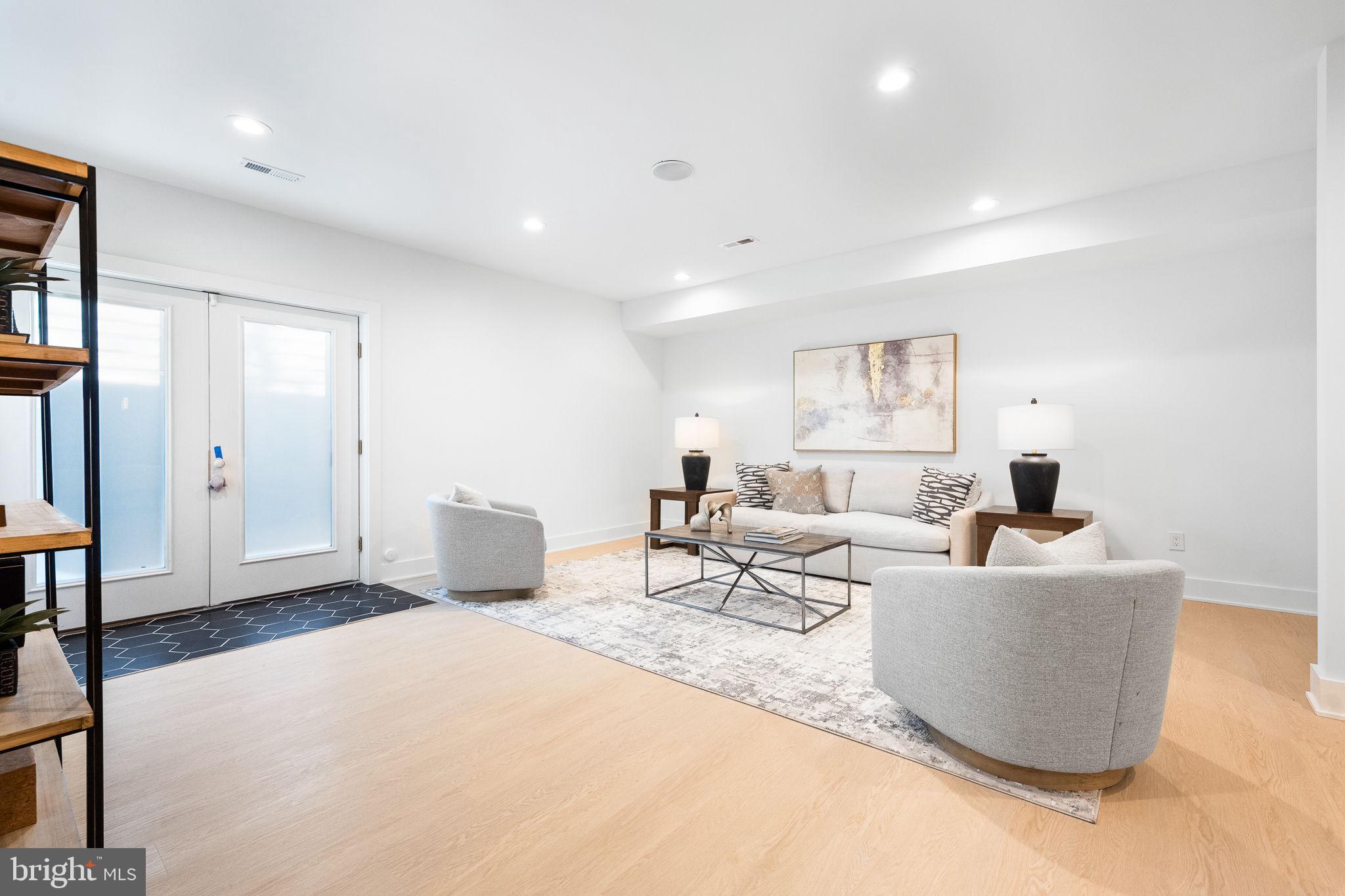 CHURCHILL SQUARE - Residential