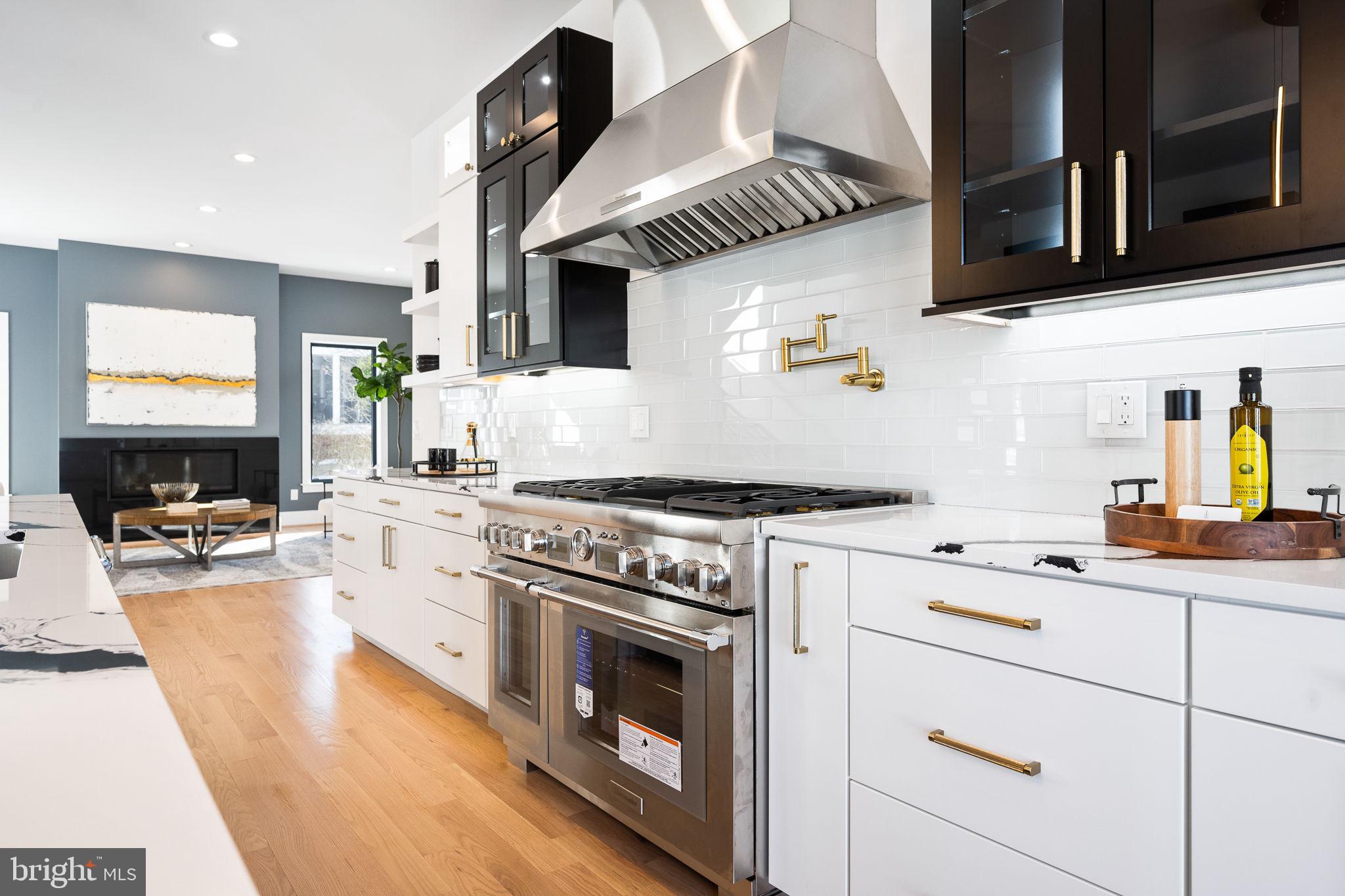 CHURCHILL SQUARE - Residential