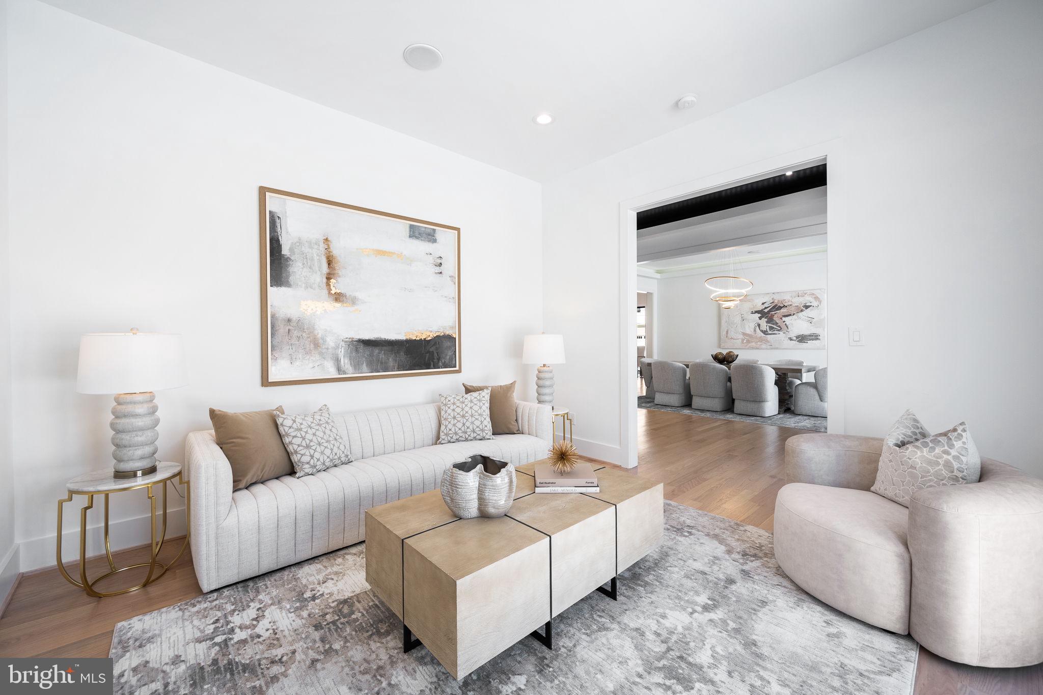 CHURCHILL SQUARE - Residential