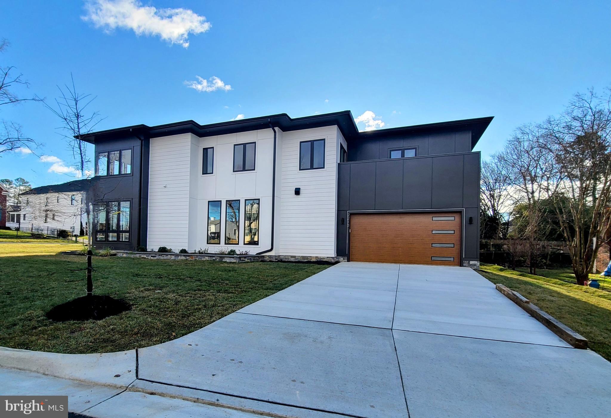 CHURCHILL SQUARE - Residential