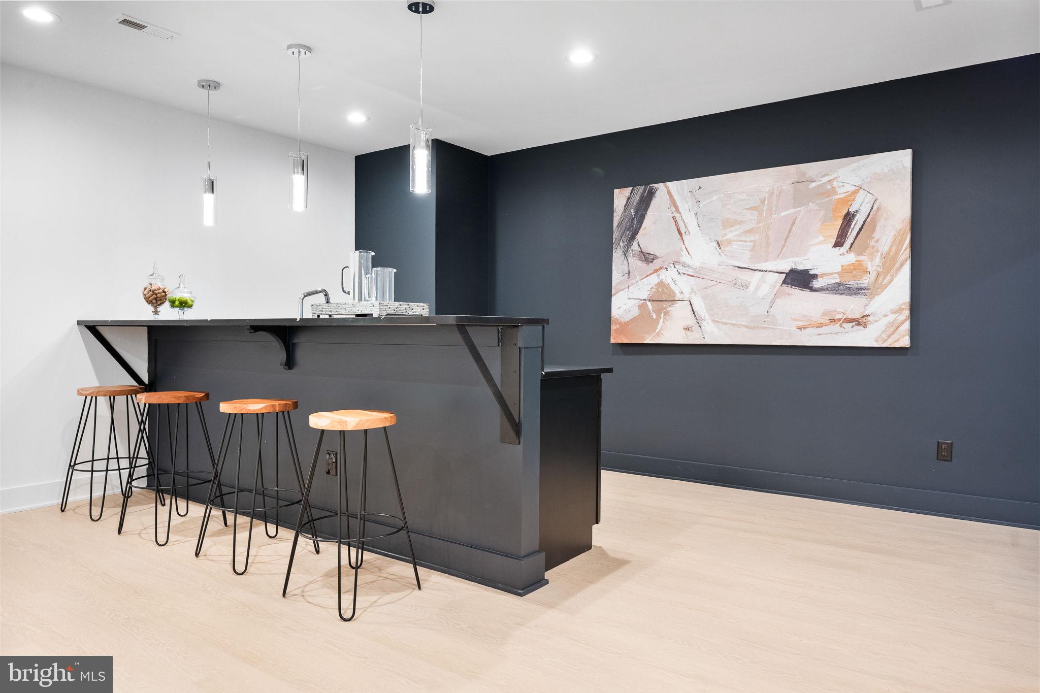 CHURCHILL SQUARE - Residential