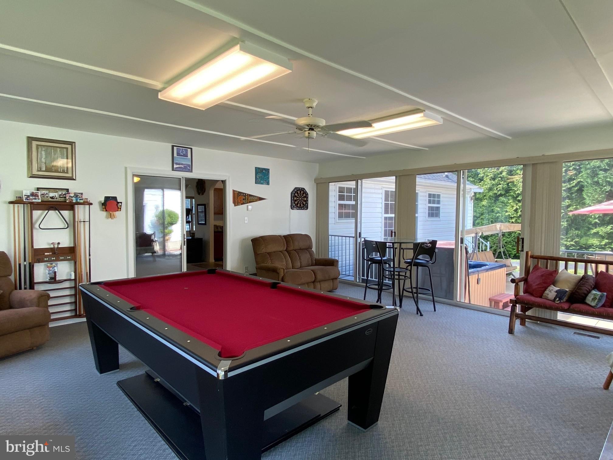 HILLS CORNER ESTATES - Residential