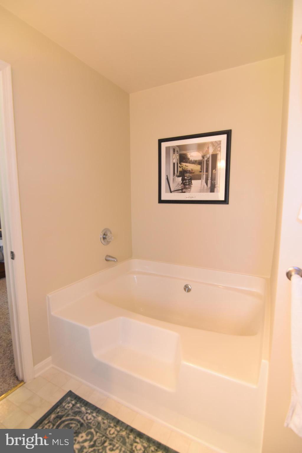 HILLS CORNER ESTATES - Residential