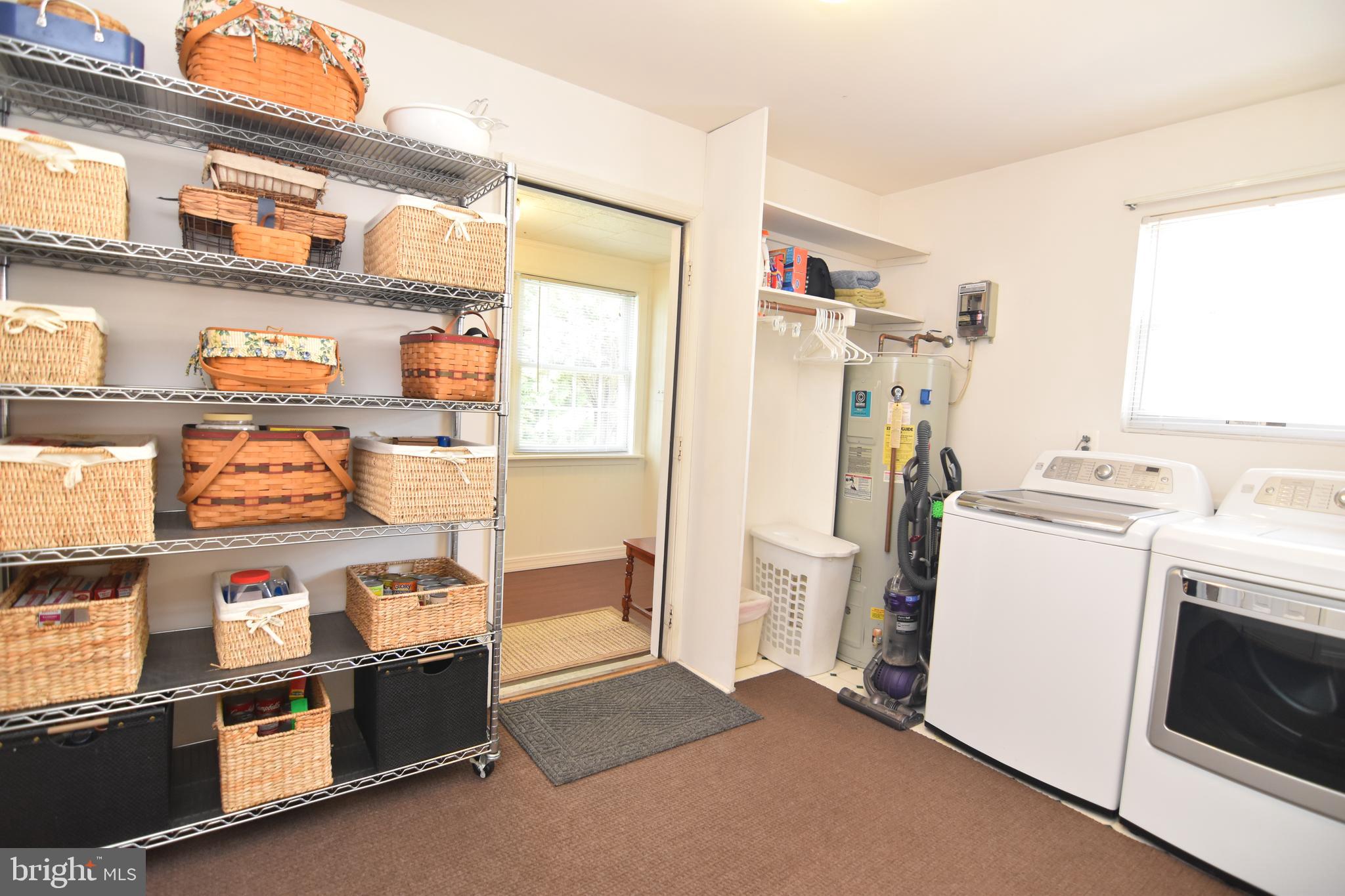 HILLS CORNER ESTATES - Residential