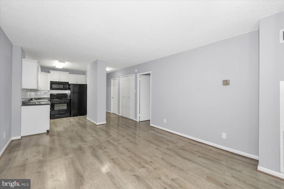 PROMENADE TOWERS - Residential