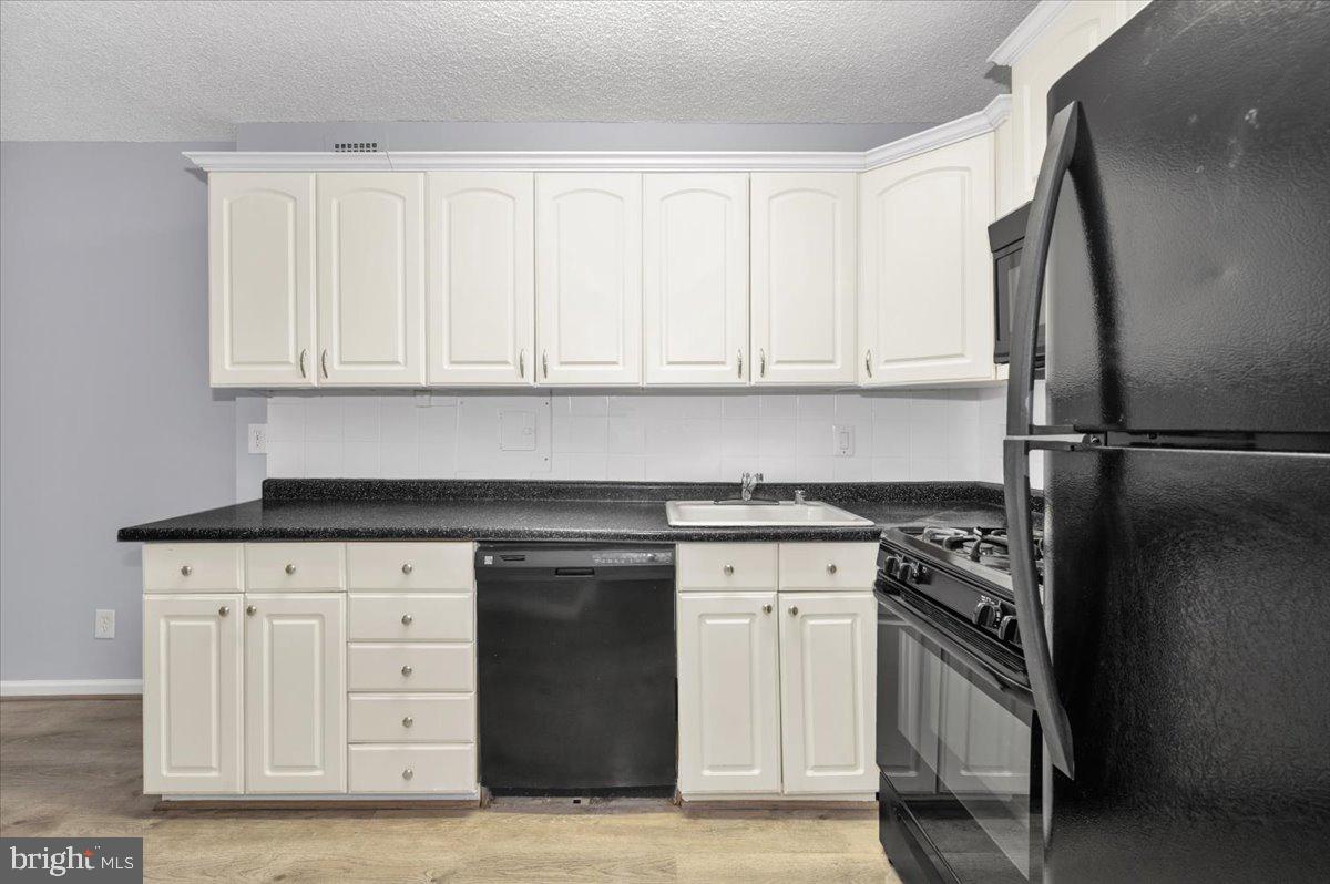 PROMENADE TOWERS - Residential