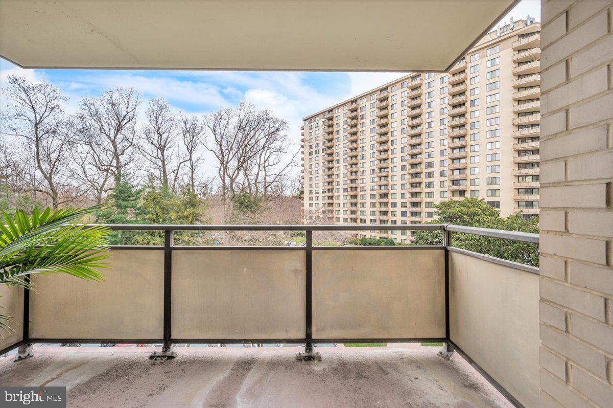 PROMENADE TOWERS - Residential