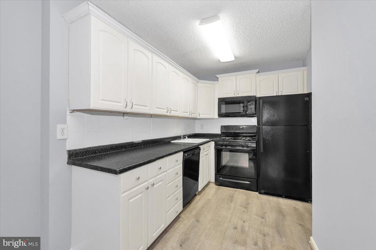 PROMENADE TOWERS - Residential