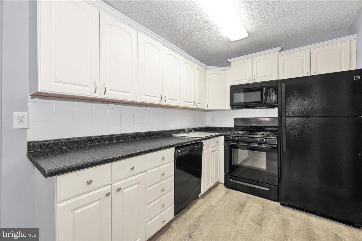 PROMENADE TOWERS - Residential