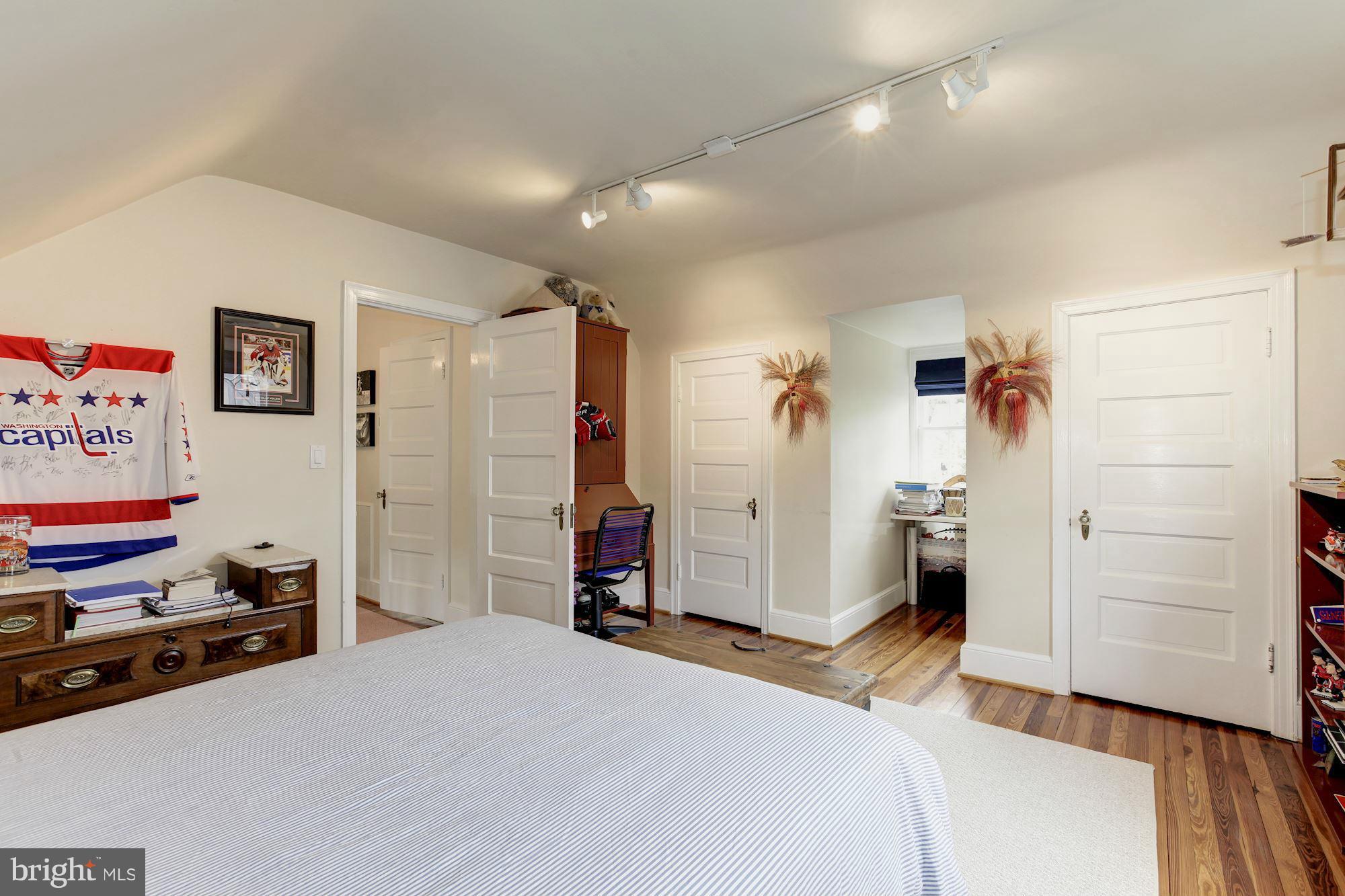 CHEVY CHASE - Residential