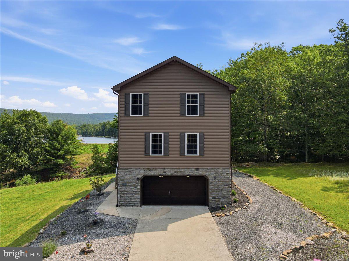 16 DELAWARE DRIVE W