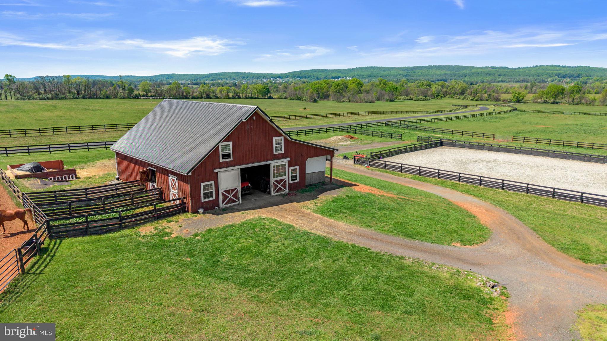 LEE'S CROSSING - Farm