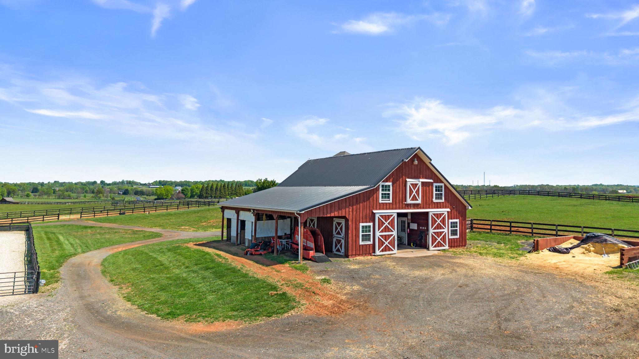 LEE'S CROSSING - Farm