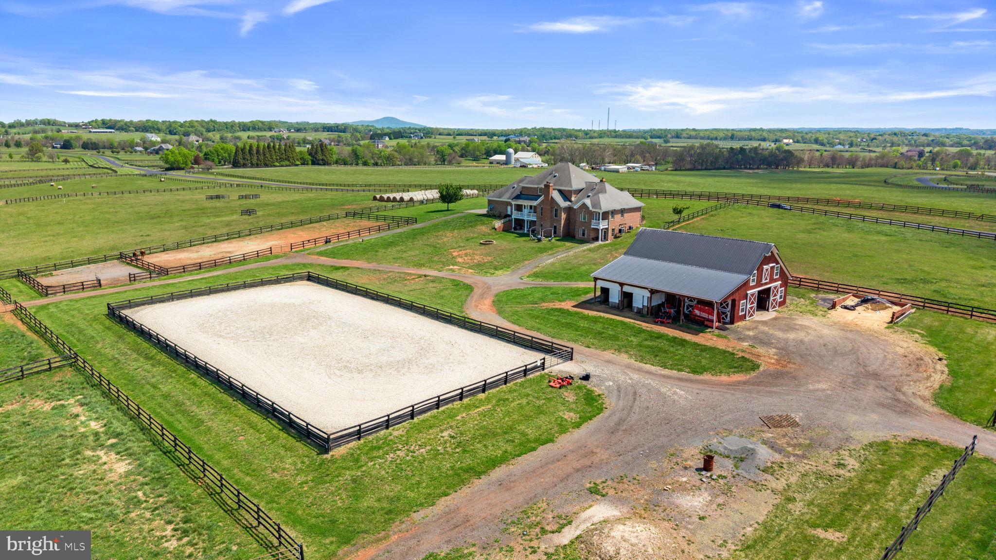 LEE'S CROSSING - Farm