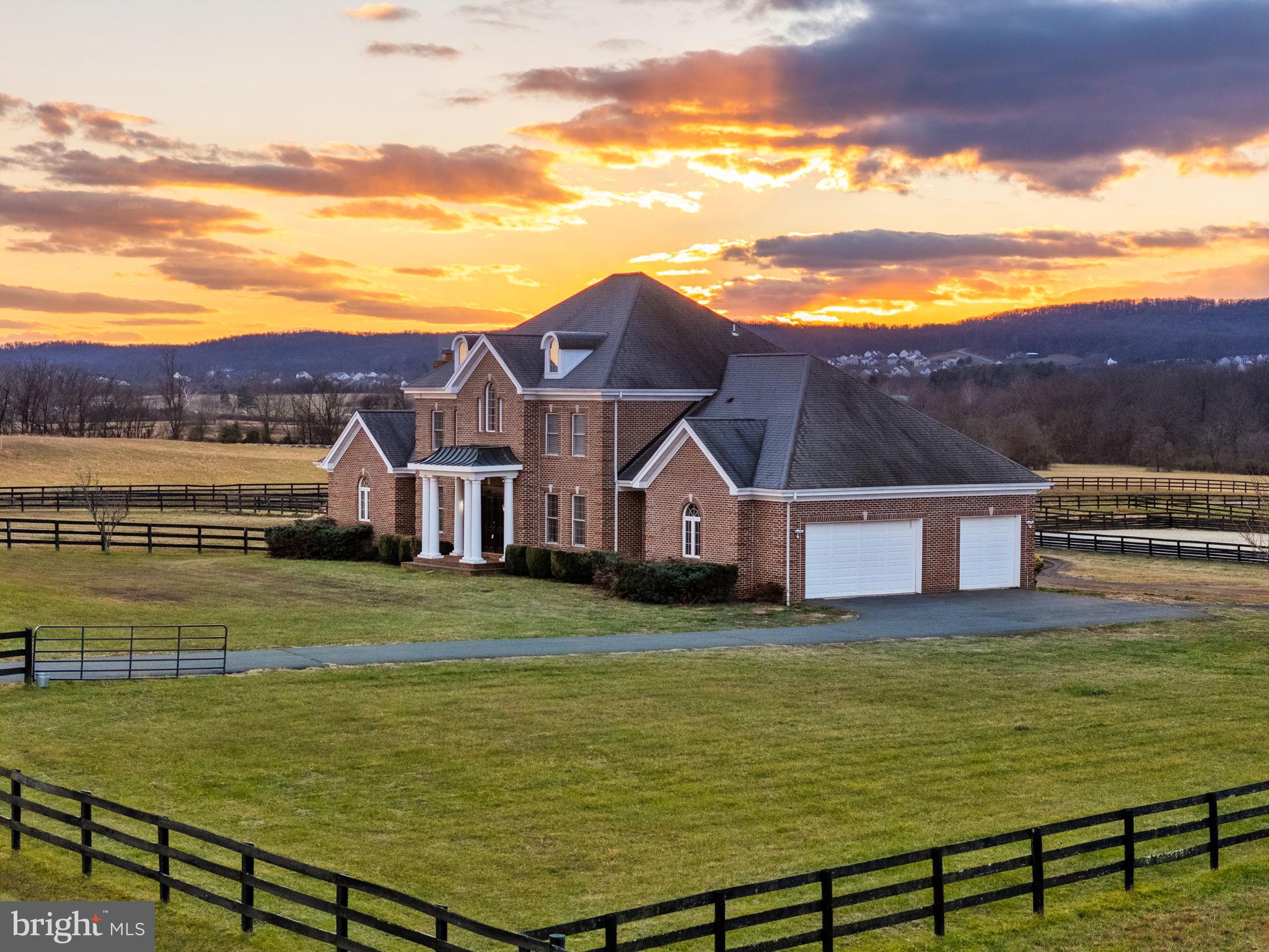 LEE'S CROSSING - Farm