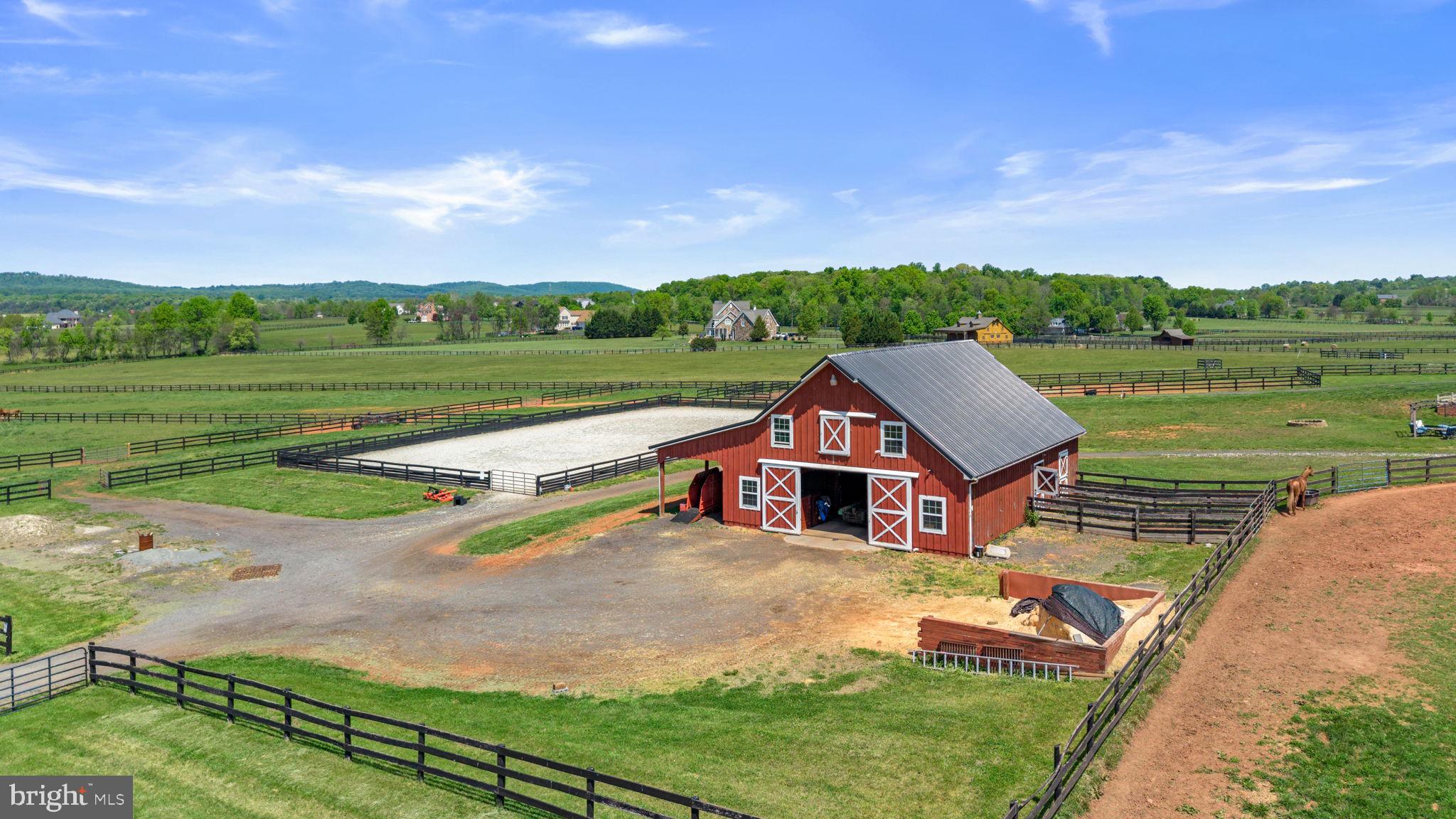 LEE'S CROSSING - Farm