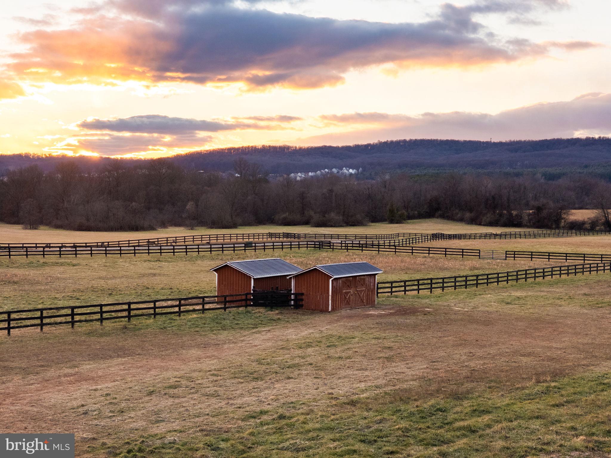 LEE'S CROSSING - Farm