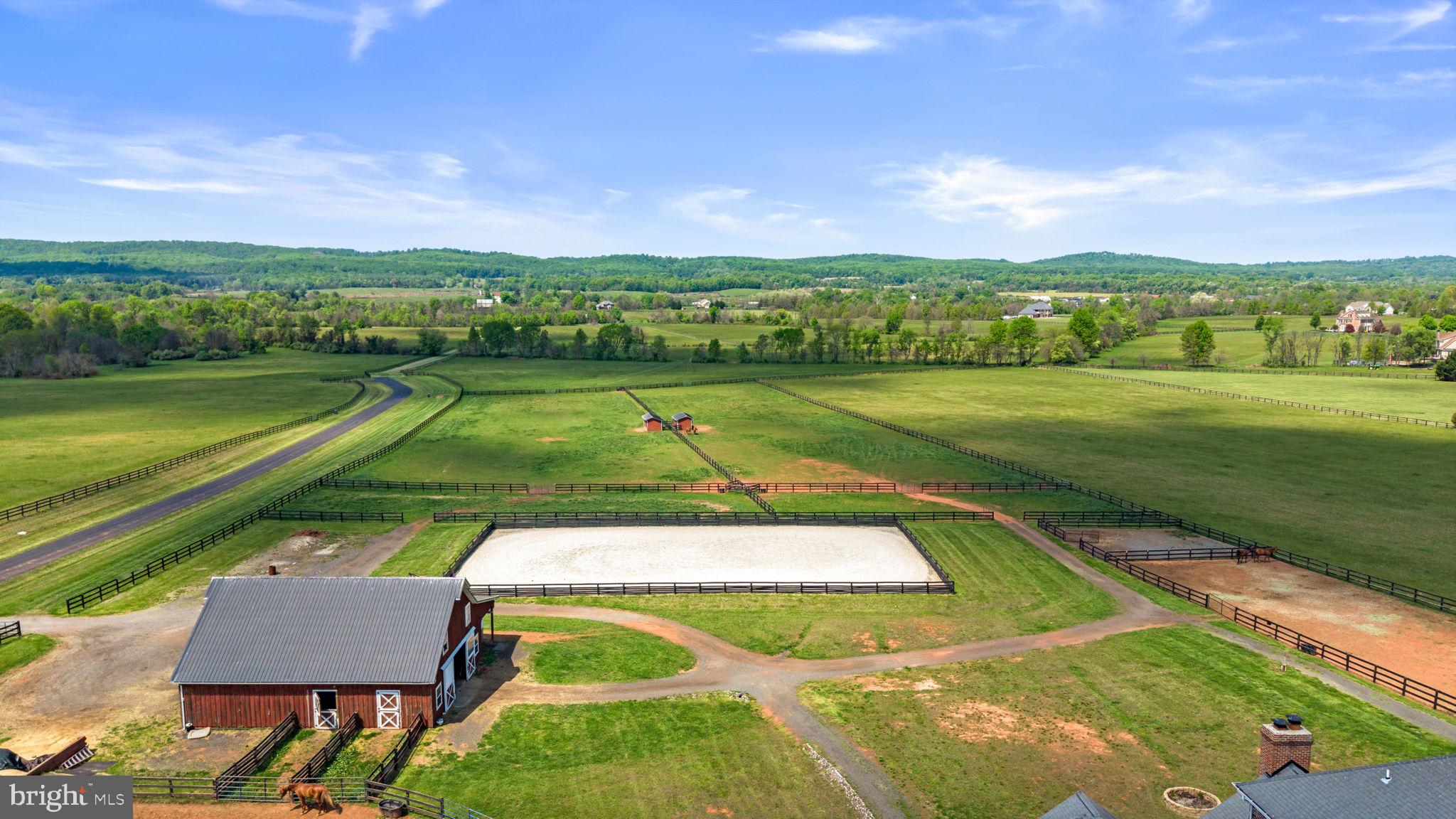 LEE'S CROSSING - Farm