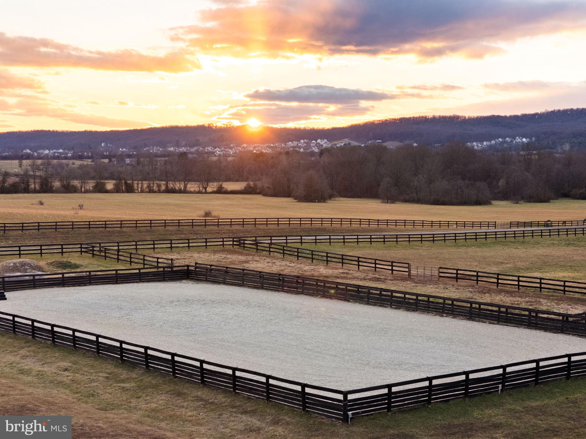 LEE'S CROSSING - Farm