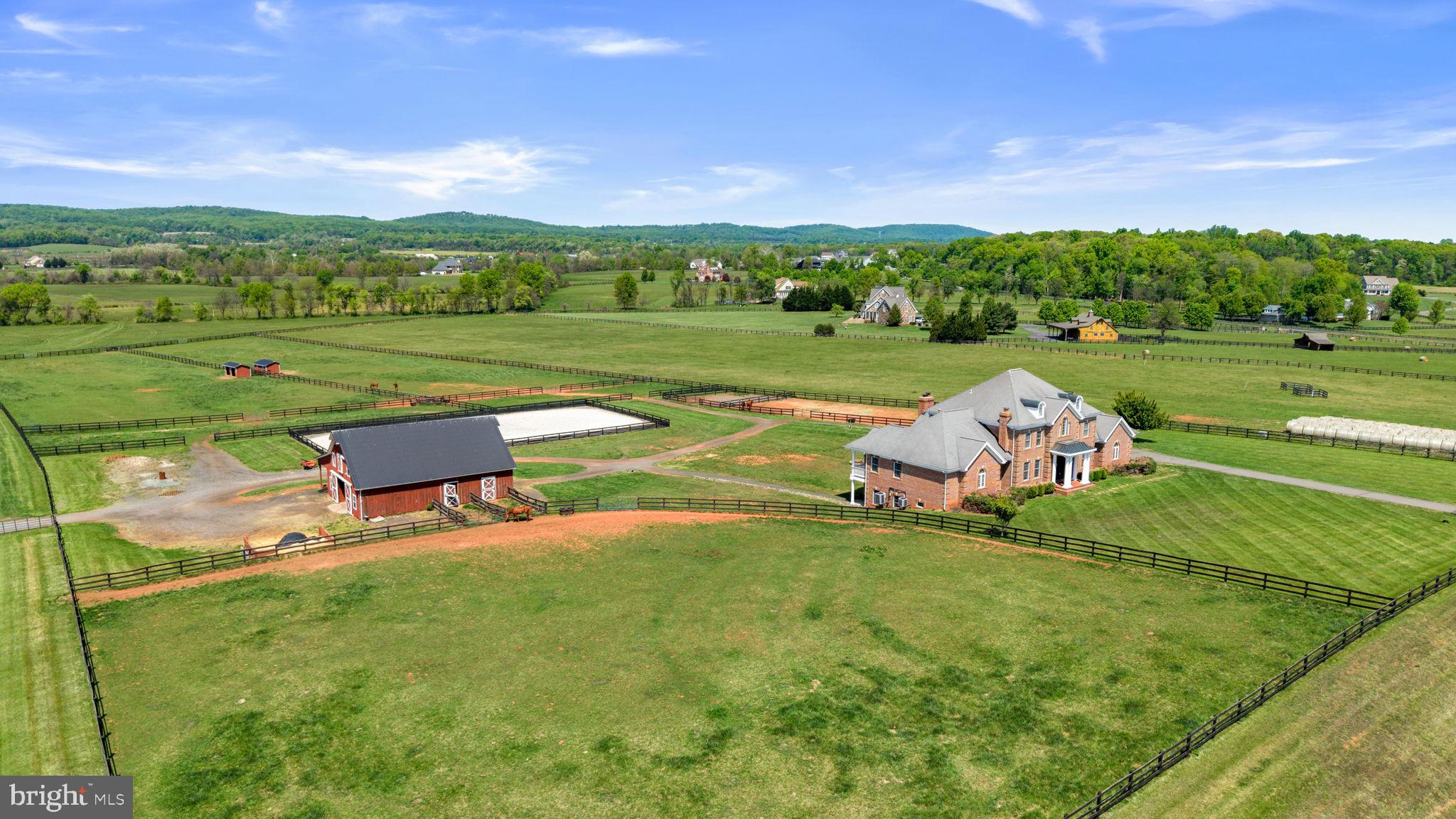 LEE'S CROSSING - Farm