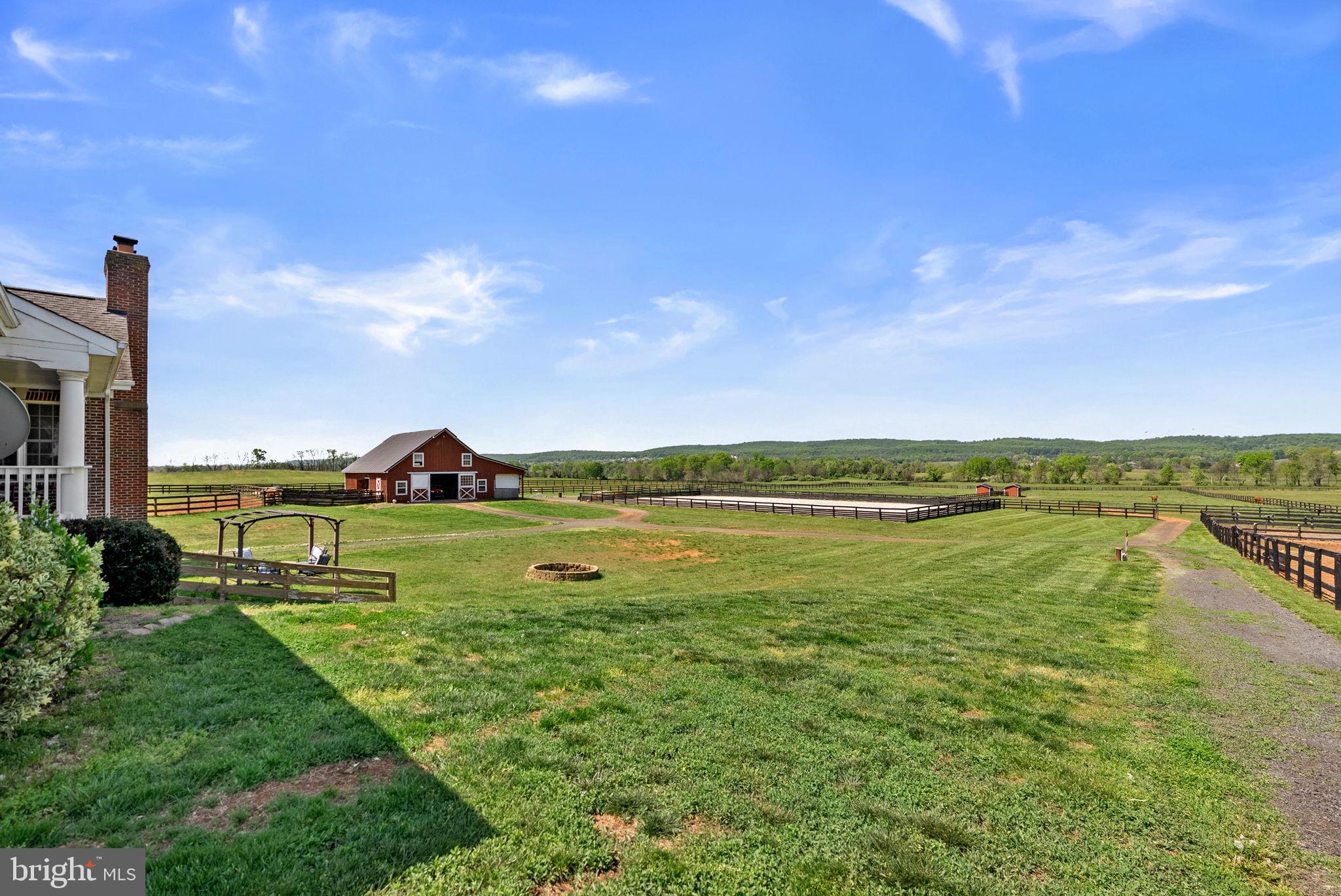 LEE'S CROSSING - Farm