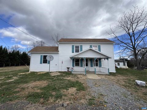 43 NISWANDER RD STAUNTON VA 24401