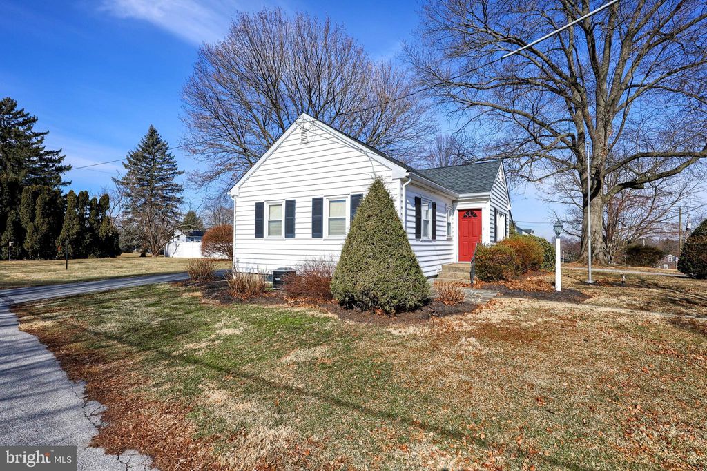 Photo of 172 S Eastland Drive, LANCASTER, PA 17602 (MLS # PALA2063928)
