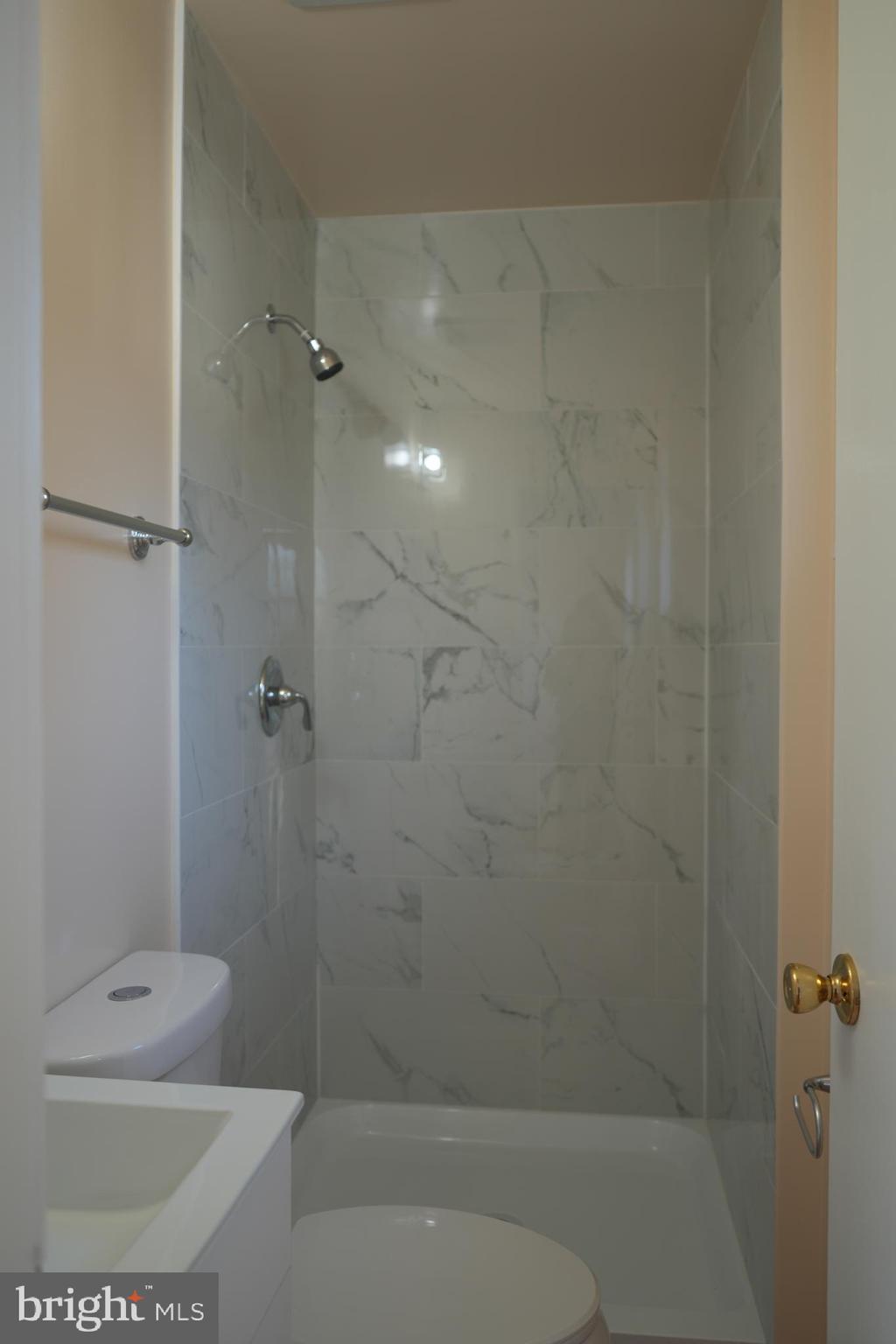 EDGEWOOD KNOLLS - Residential