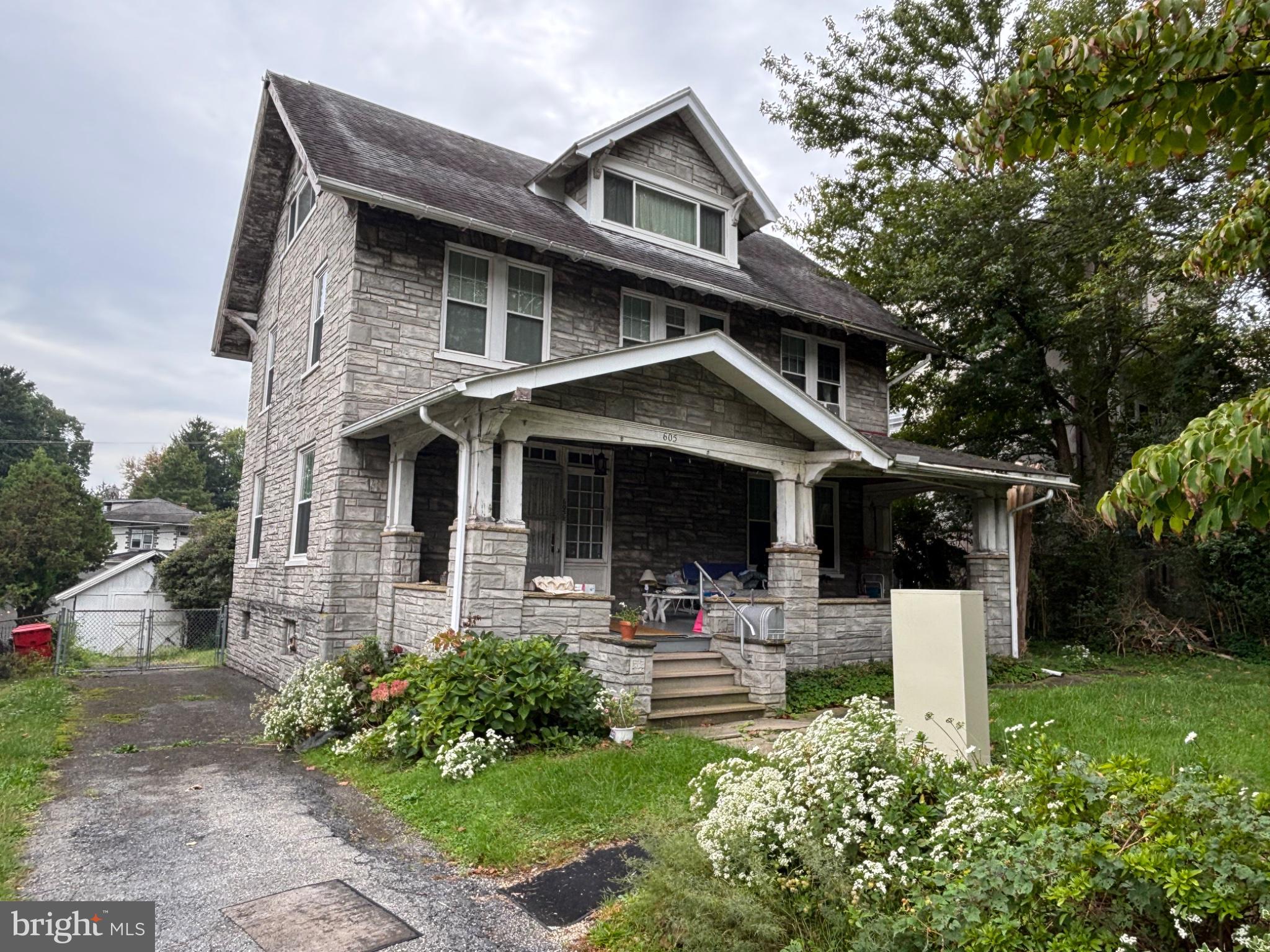 605 CARSONIA AVENUE