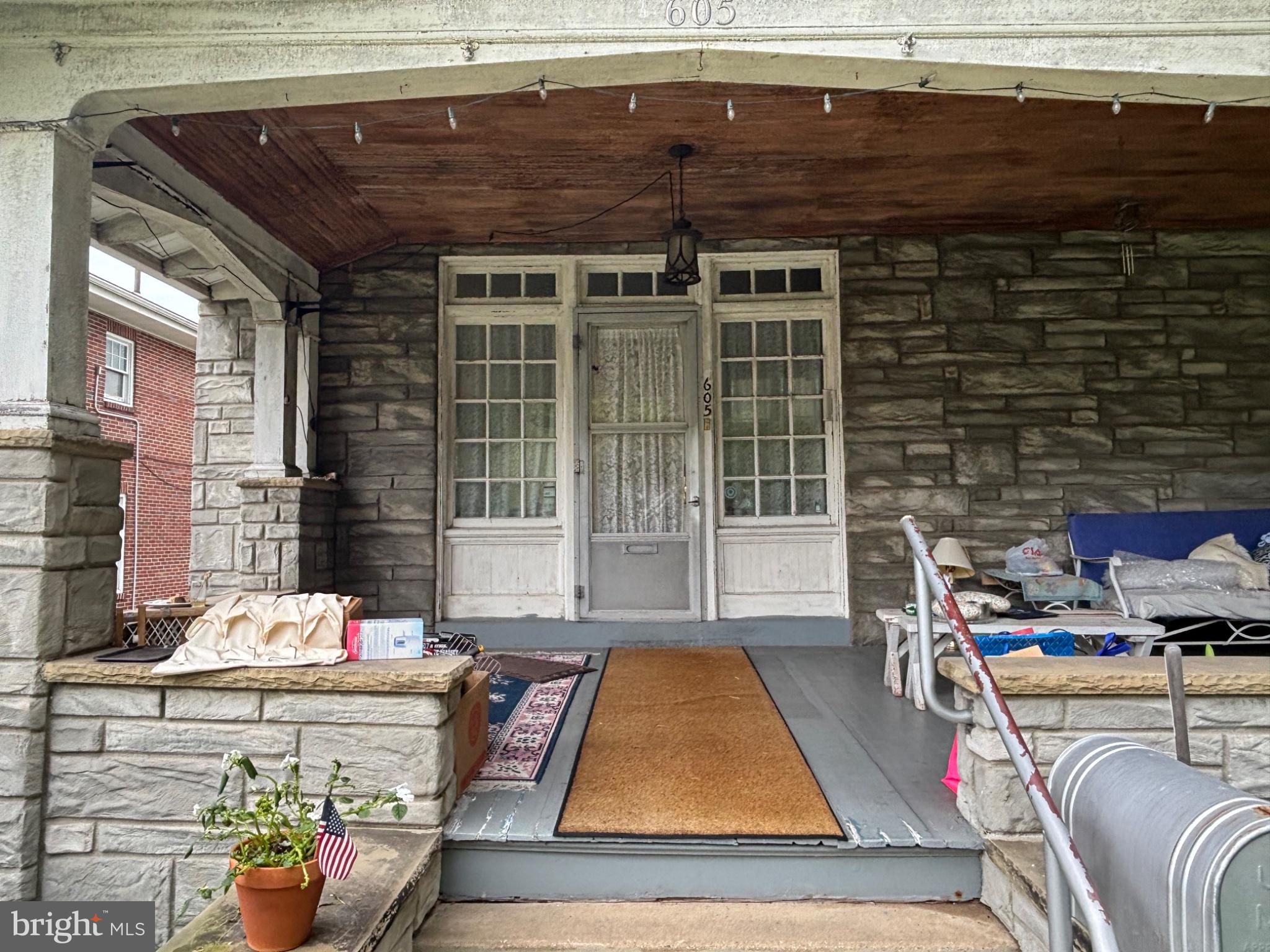 605 CARSONIA AVENUE