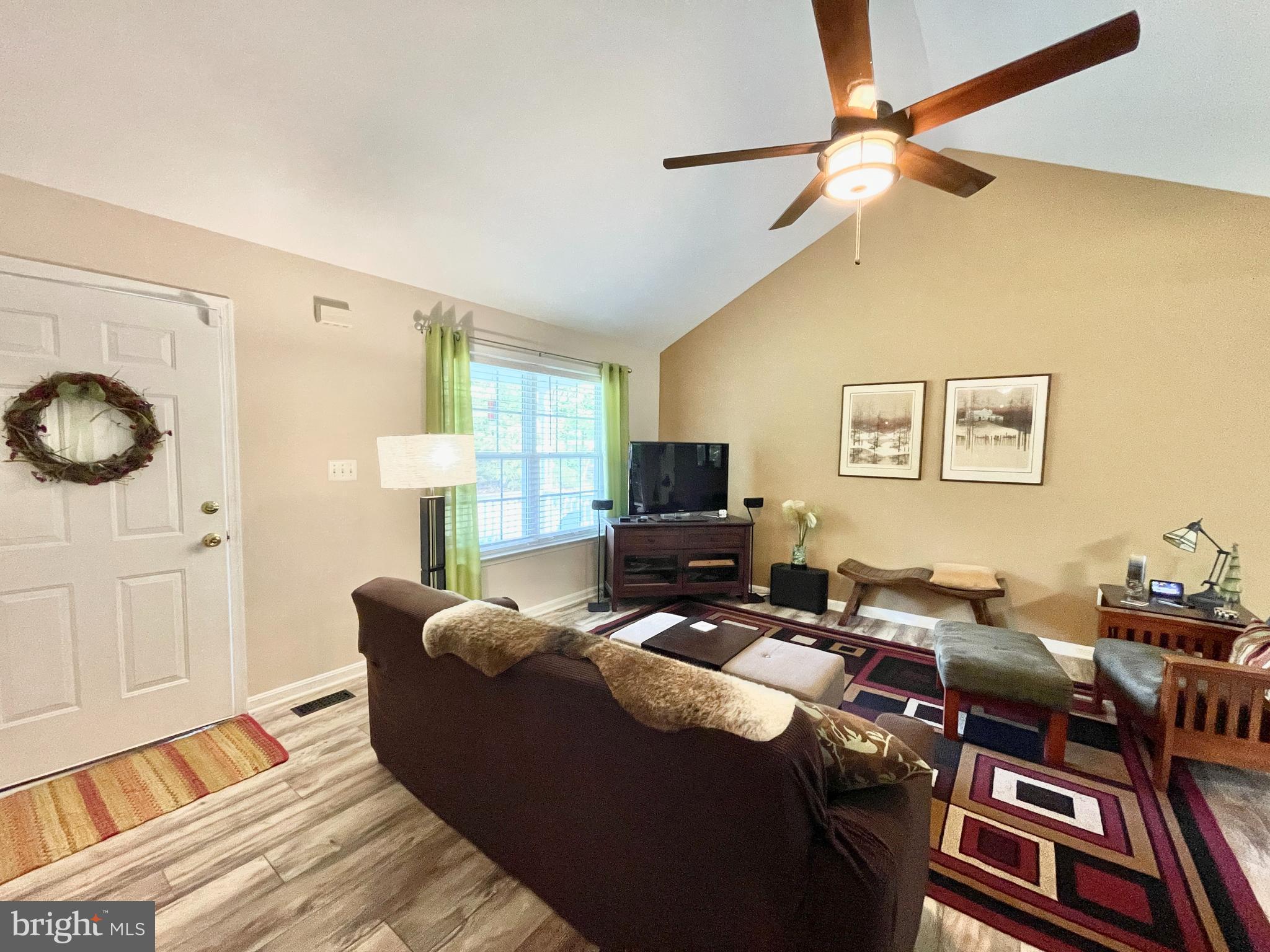 INDEPENDENCE SHORES - Residential Lease