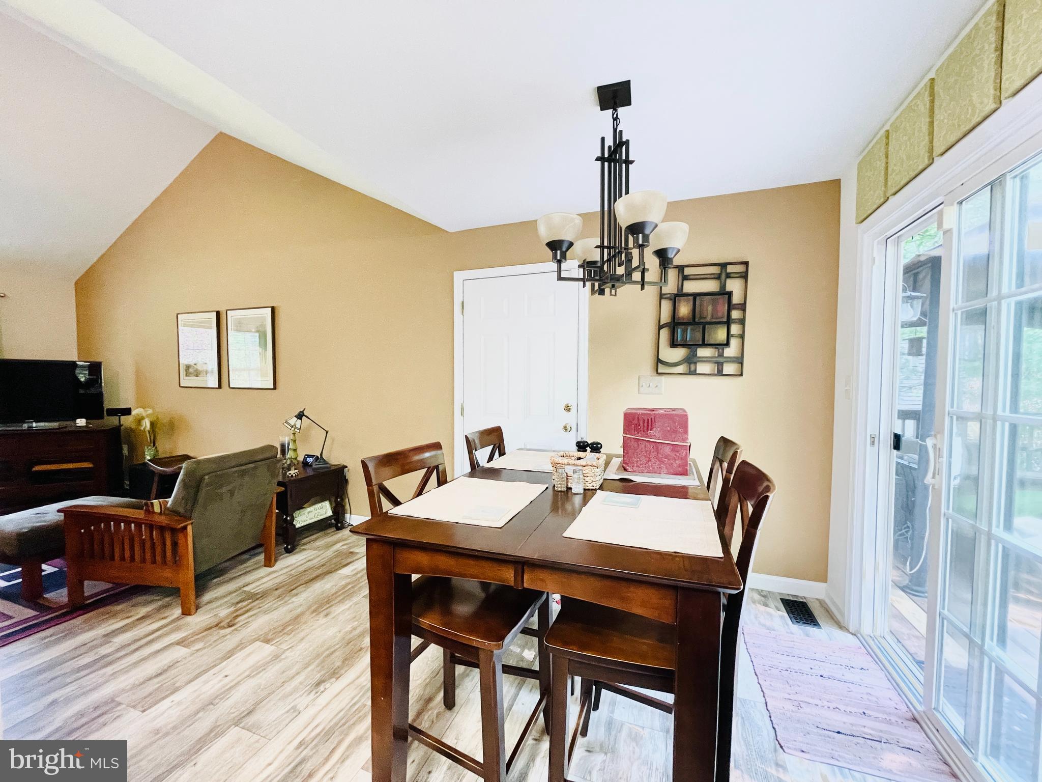 INDEPENDENCE SHORES - Residential Lease