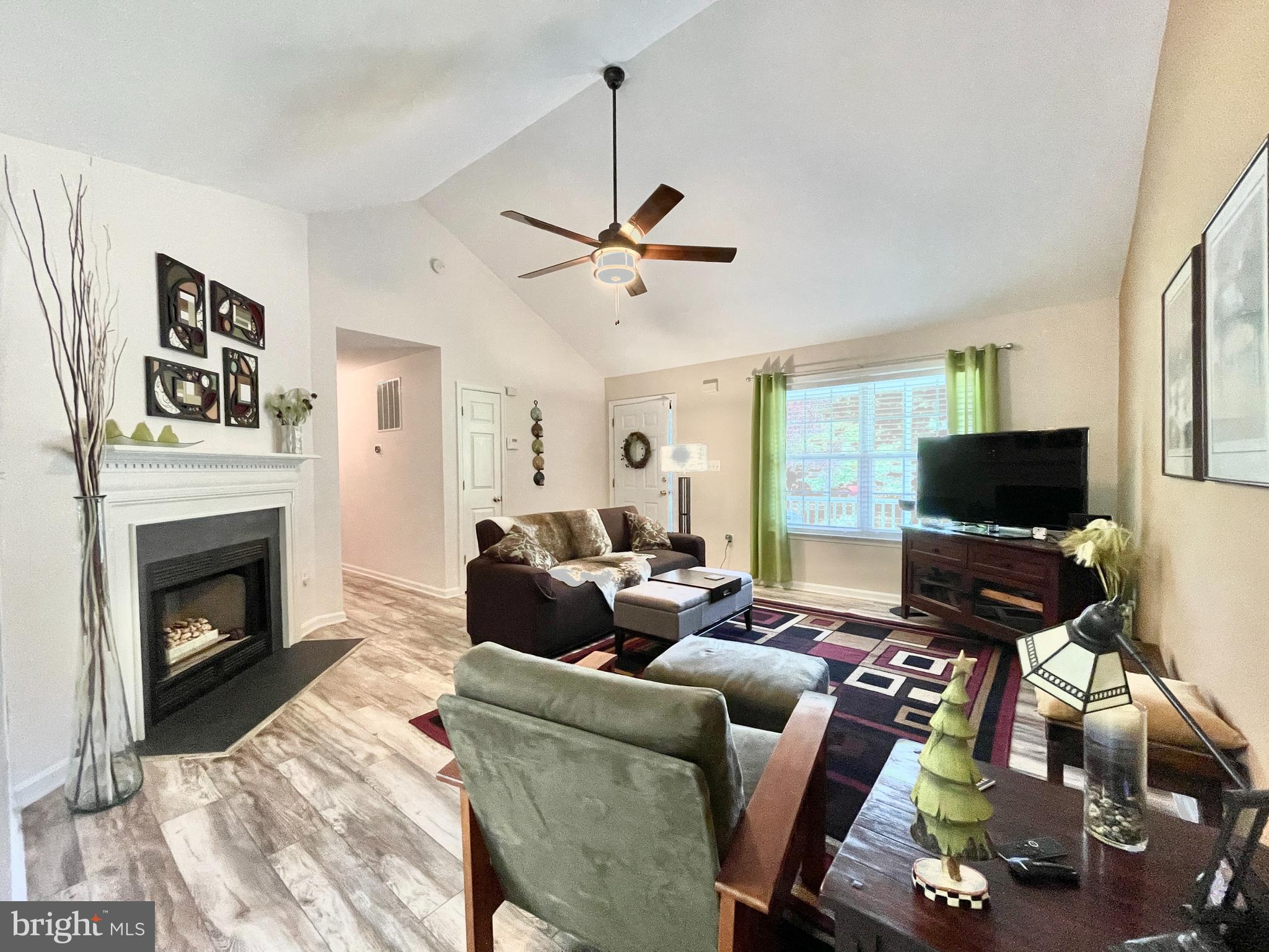 INDEPENDENCE SHORES - Residential Lease