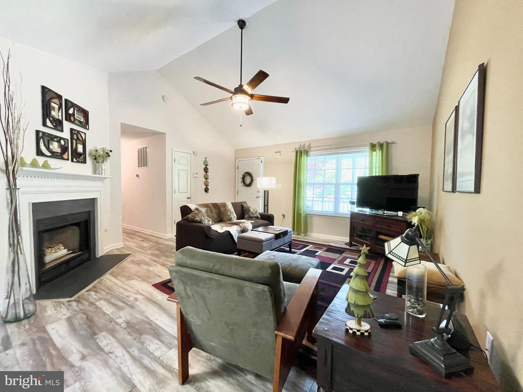 INDEPENDENCE SHORES - Residential Lease