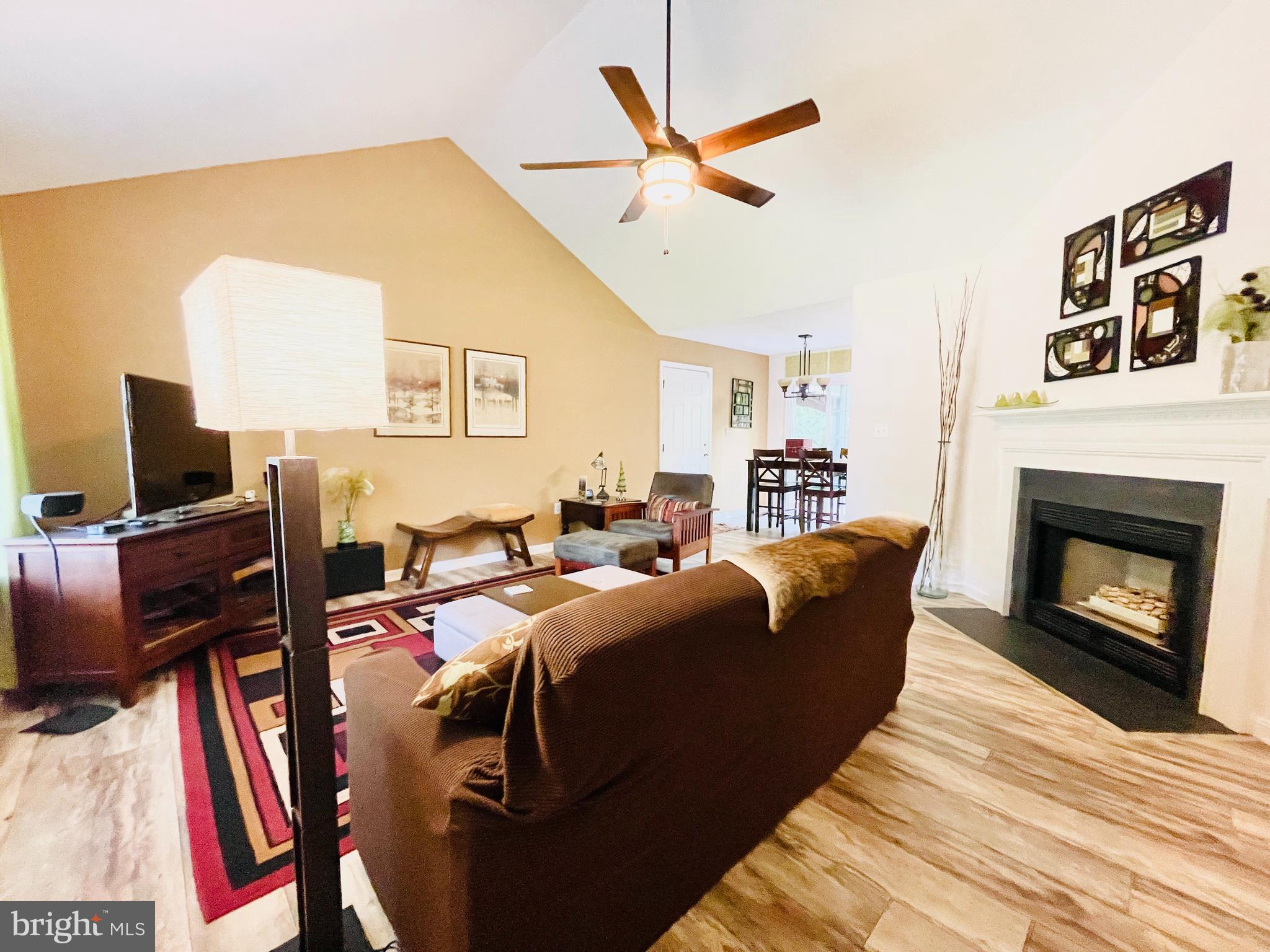 INDEPENDENCE SHORES - Residential Lease