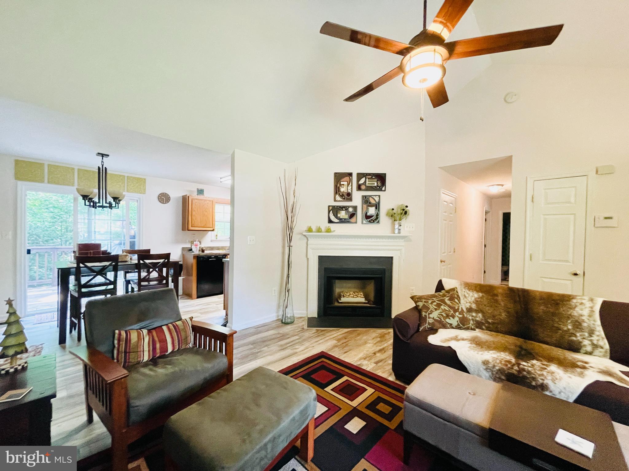 INDEPENDENCE SHORES - Residential Lease